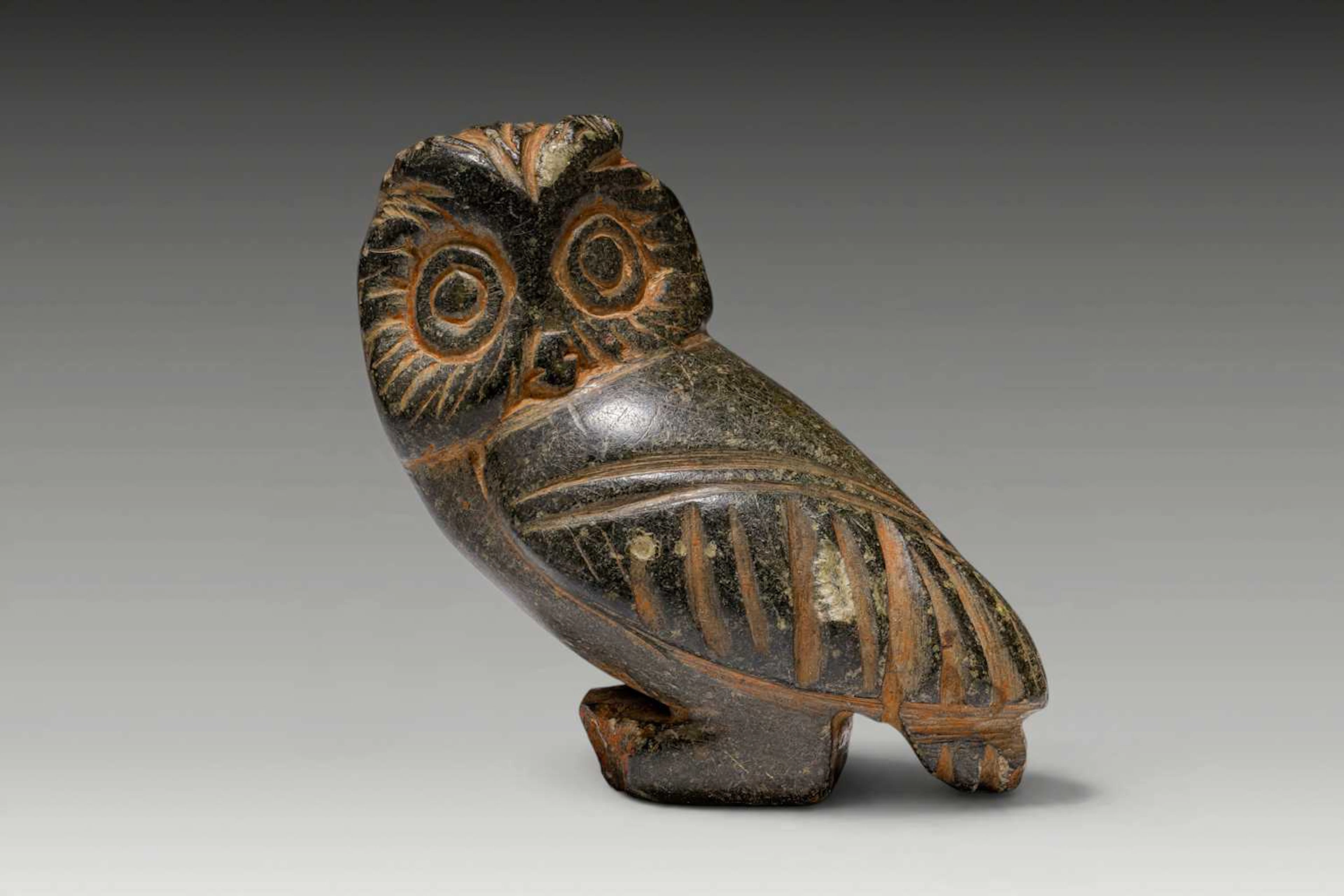 EASTERN STEATITE FIGURINE OF AN OWL