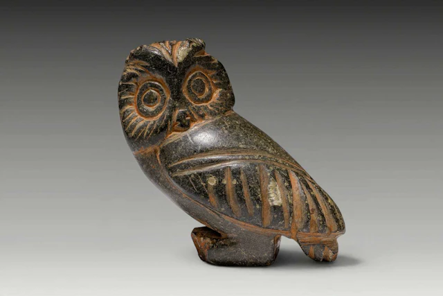 EASTERN STEATITE FIGURINE OF AN OWL