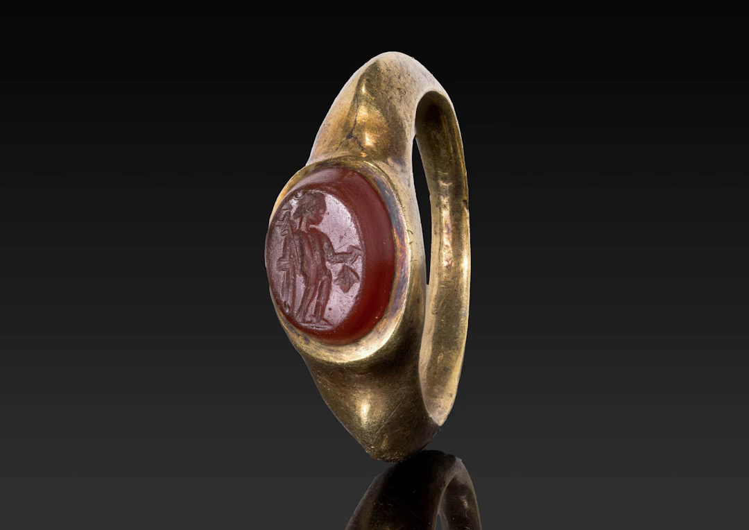 ROMAN INTAGLIO DEPICTING CRAB IN GOLD RING