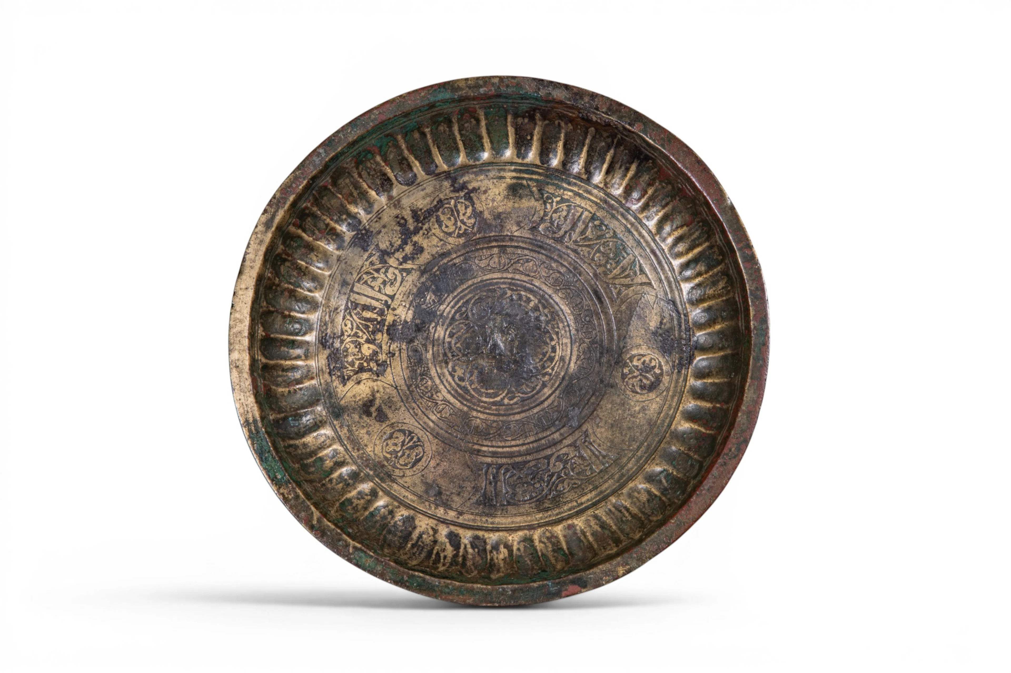 SELJUK GILT-BRONZE FOOTED DISH WITH KUFIC INSCRIPTION