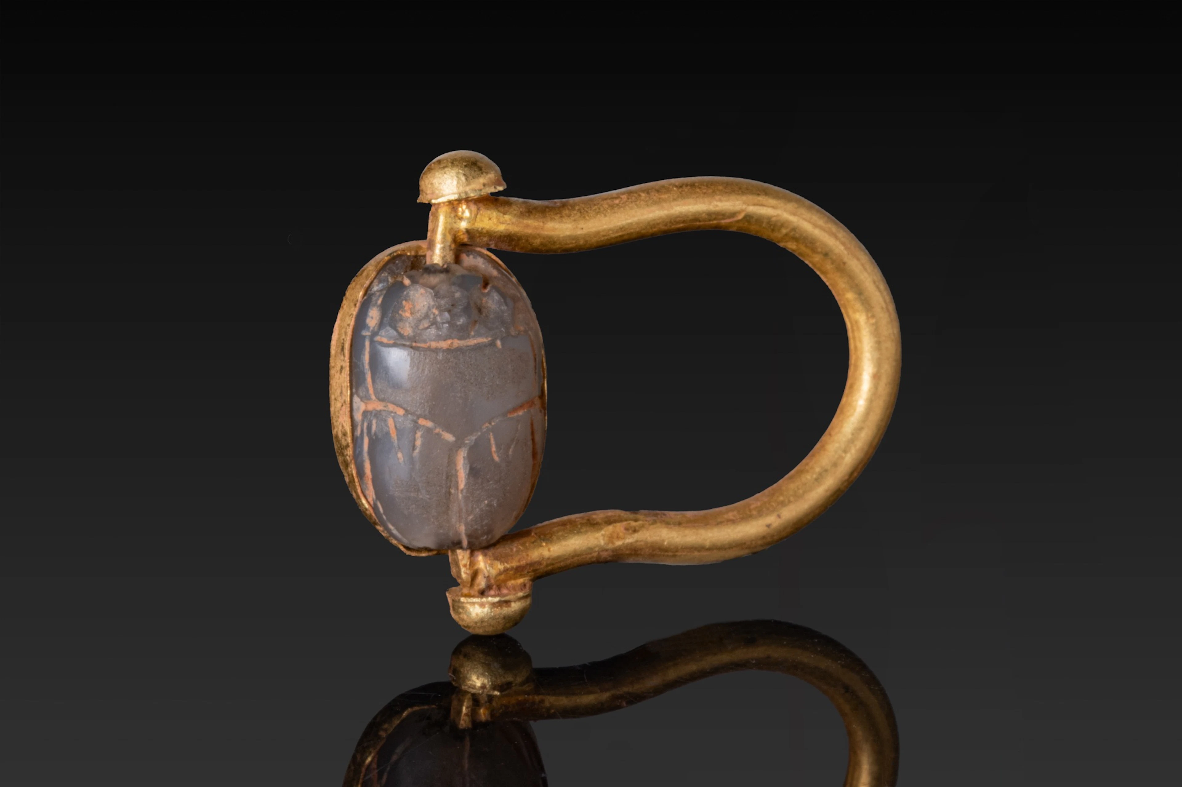 EGYPTIAN CHALCEDONY SCARAB IN HIGH KARAT GOLD SWIVEL RING