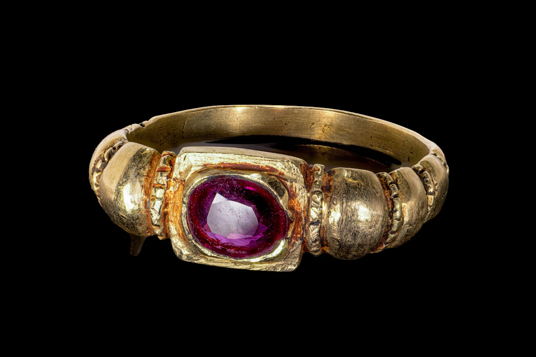 MEDIEVAL GOLD RING WITH LARGE RUBY