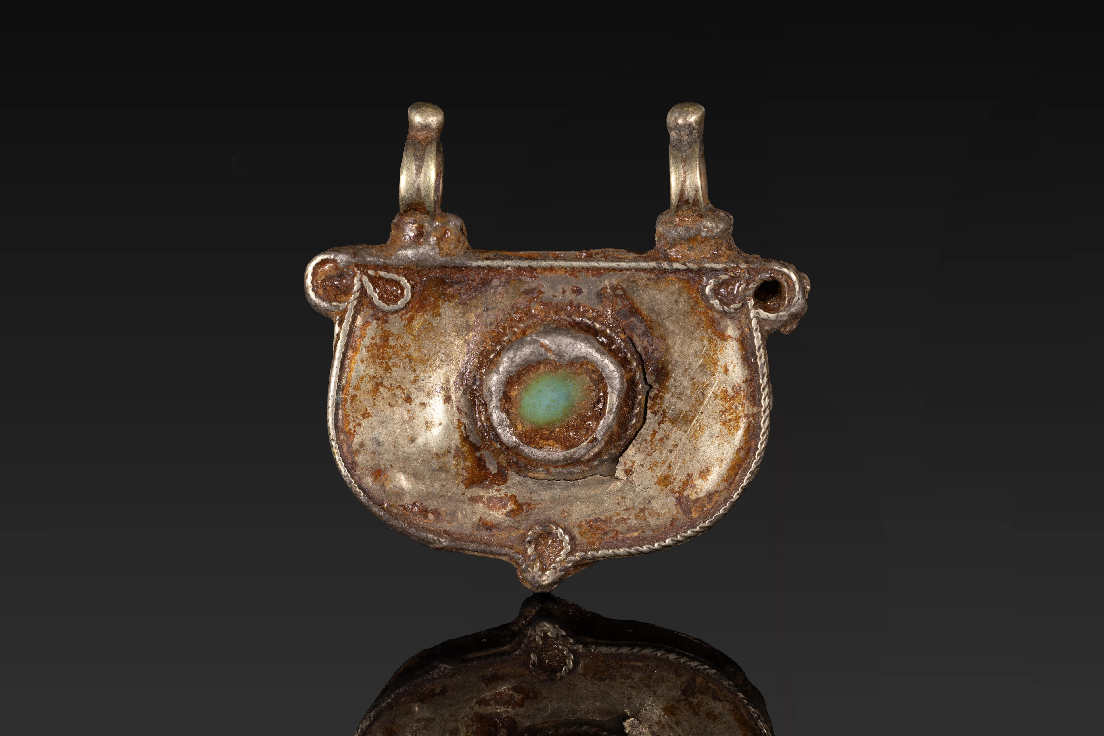 ROMAN GOLD PENDANT WITH CABOCHON