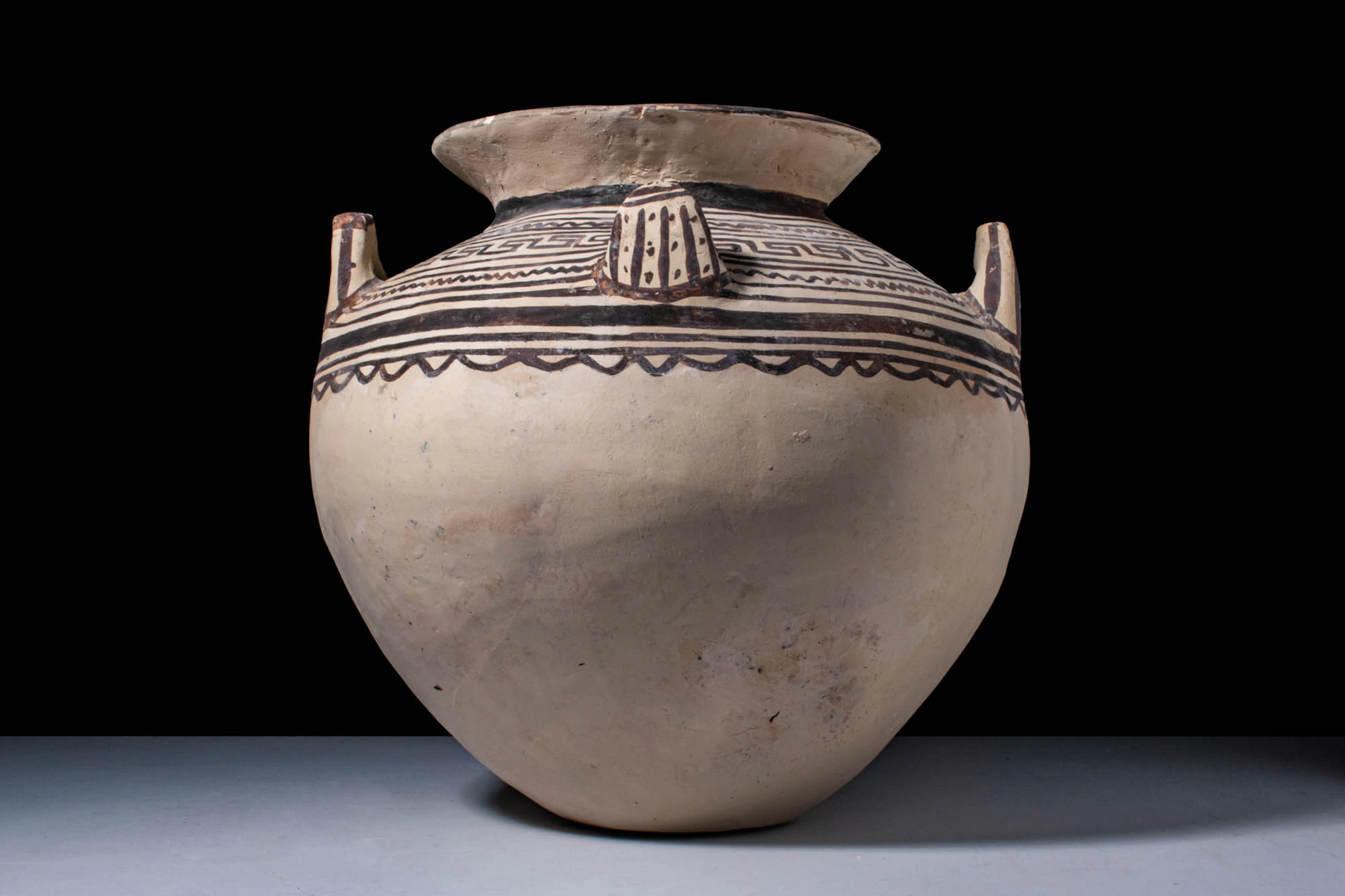 DAUNIAN FUNNEL KRATER WITH GEOMETRIC MOTIF