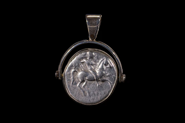 GREEK TARENTUM SILVER DIDRACHM (NOMOS) IN SILVER PENDANT