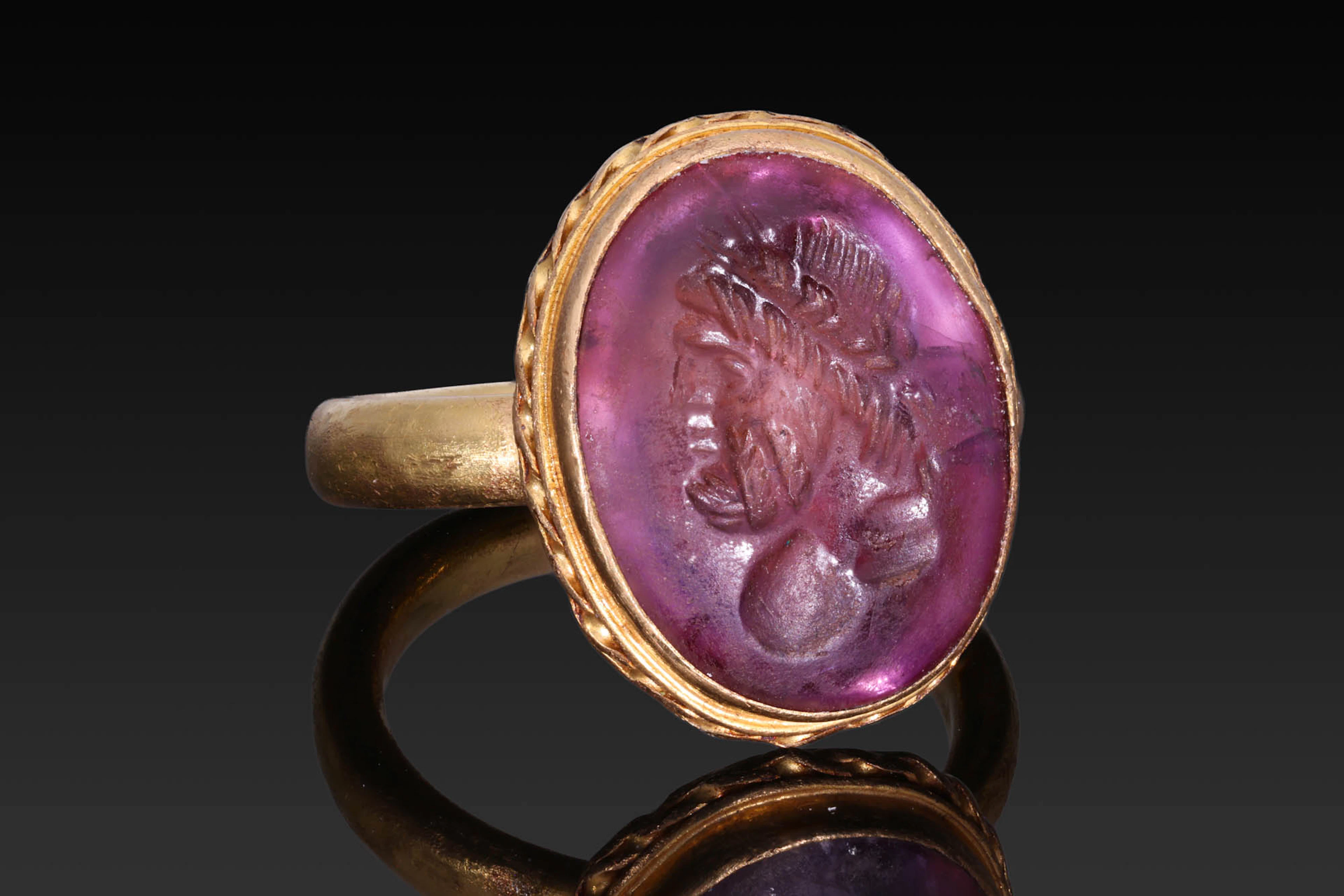 ROMAN AMETHYST INTAGLIO OF HERCULES IN GOLD RING