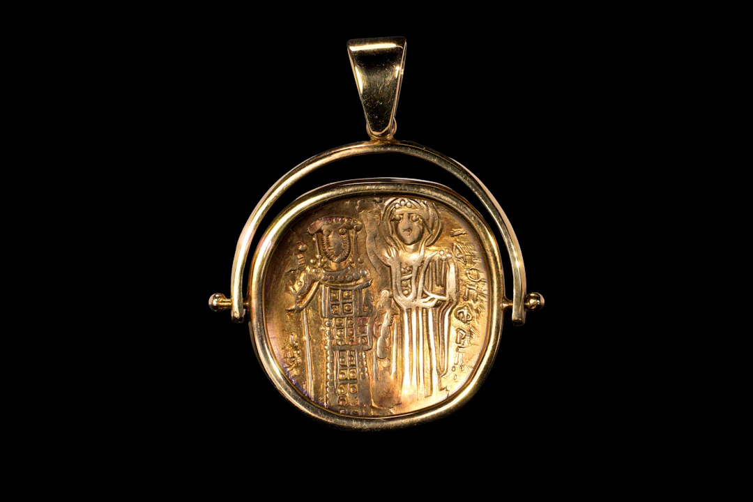 BYZANTINE GOLD HYPERPYRON OF JOHN III DUCAS VATATZES IN GOLD PENDANT