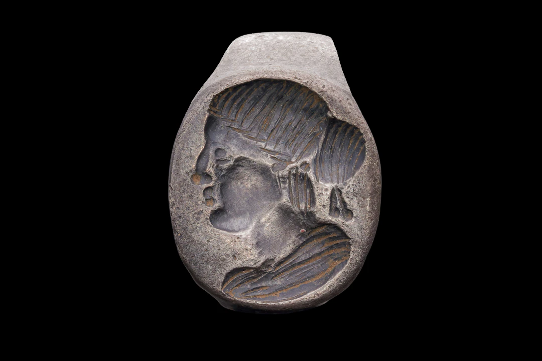 ROMAN SILVER RING WITH BUST OF A YOUNG WOMAN