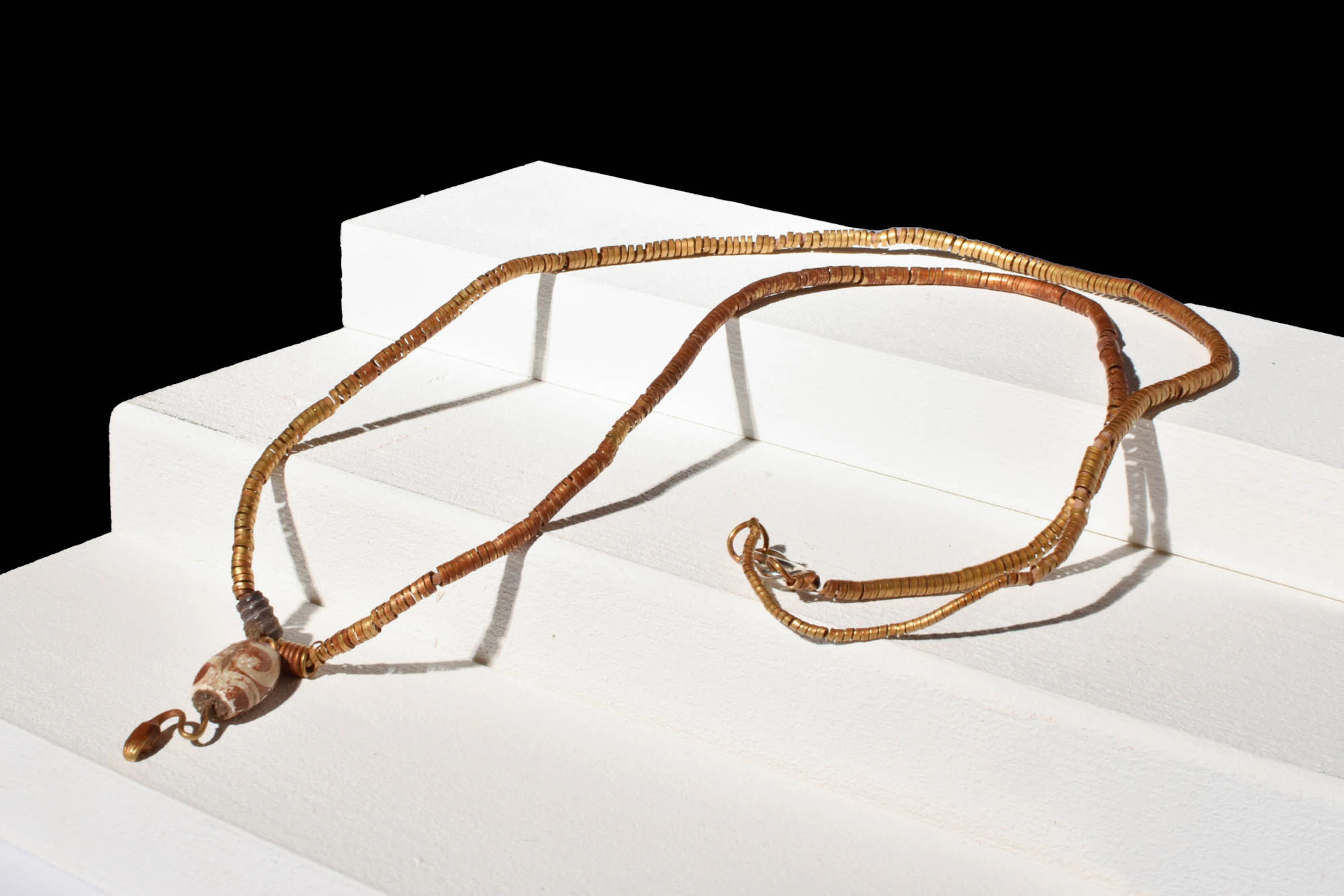 RARE WESTERN ASIATIC GOLD NECKLACE WITH STONE PENDANT
