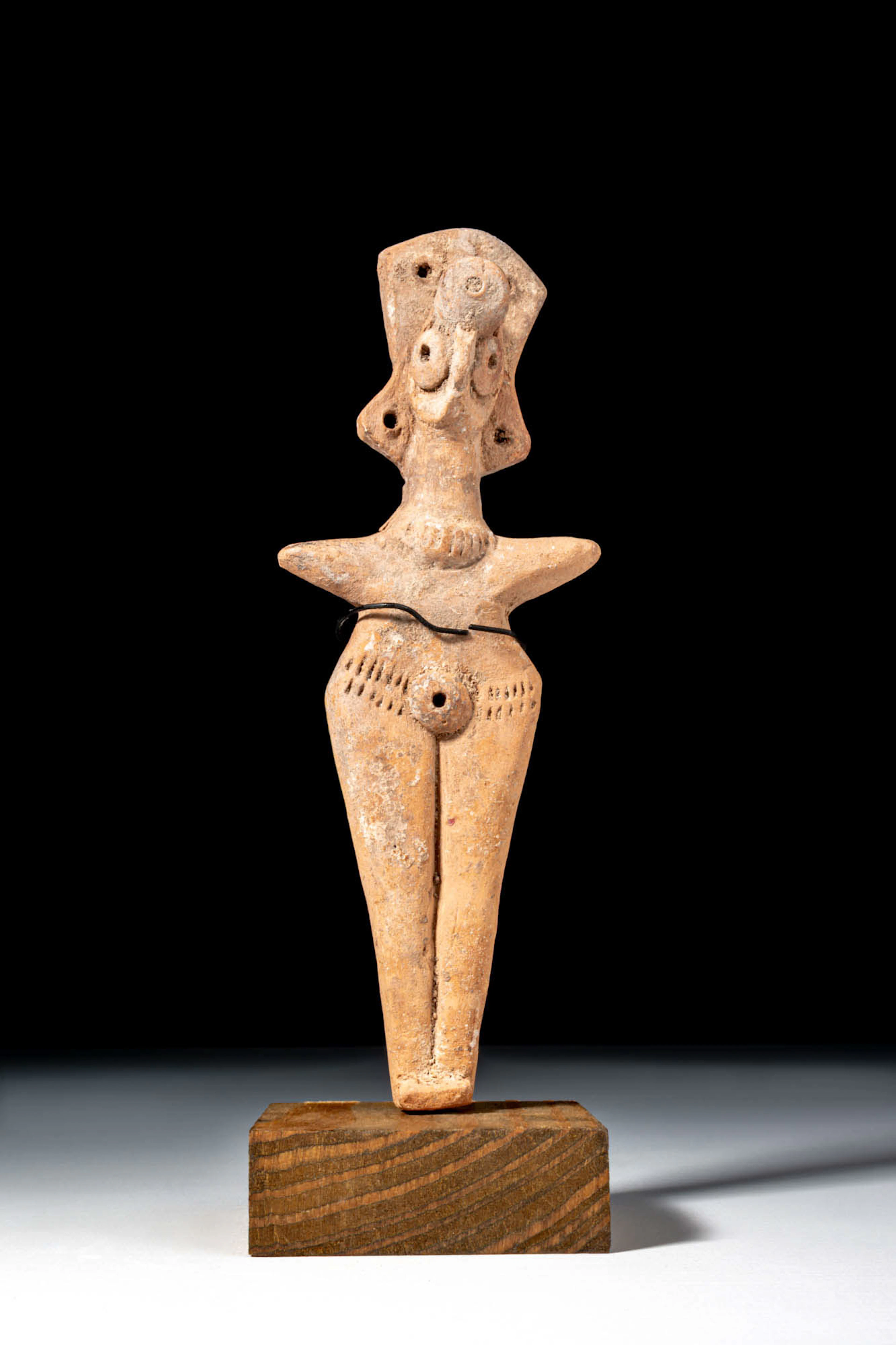 SYRO-HITTITE TERRACOTTA FEMALE IDOL