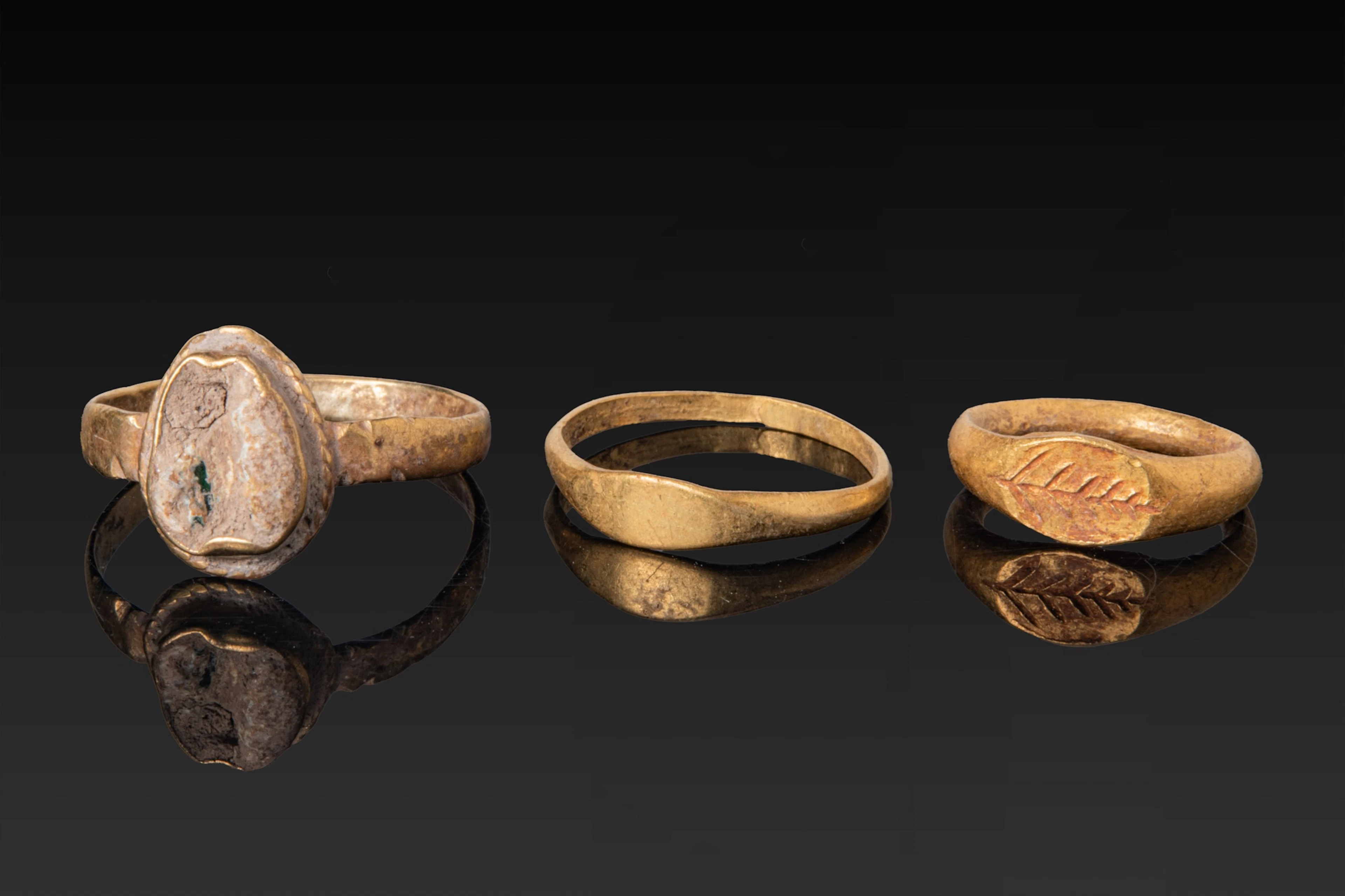 COLLECTION OF ROMAN GOLD RINGS