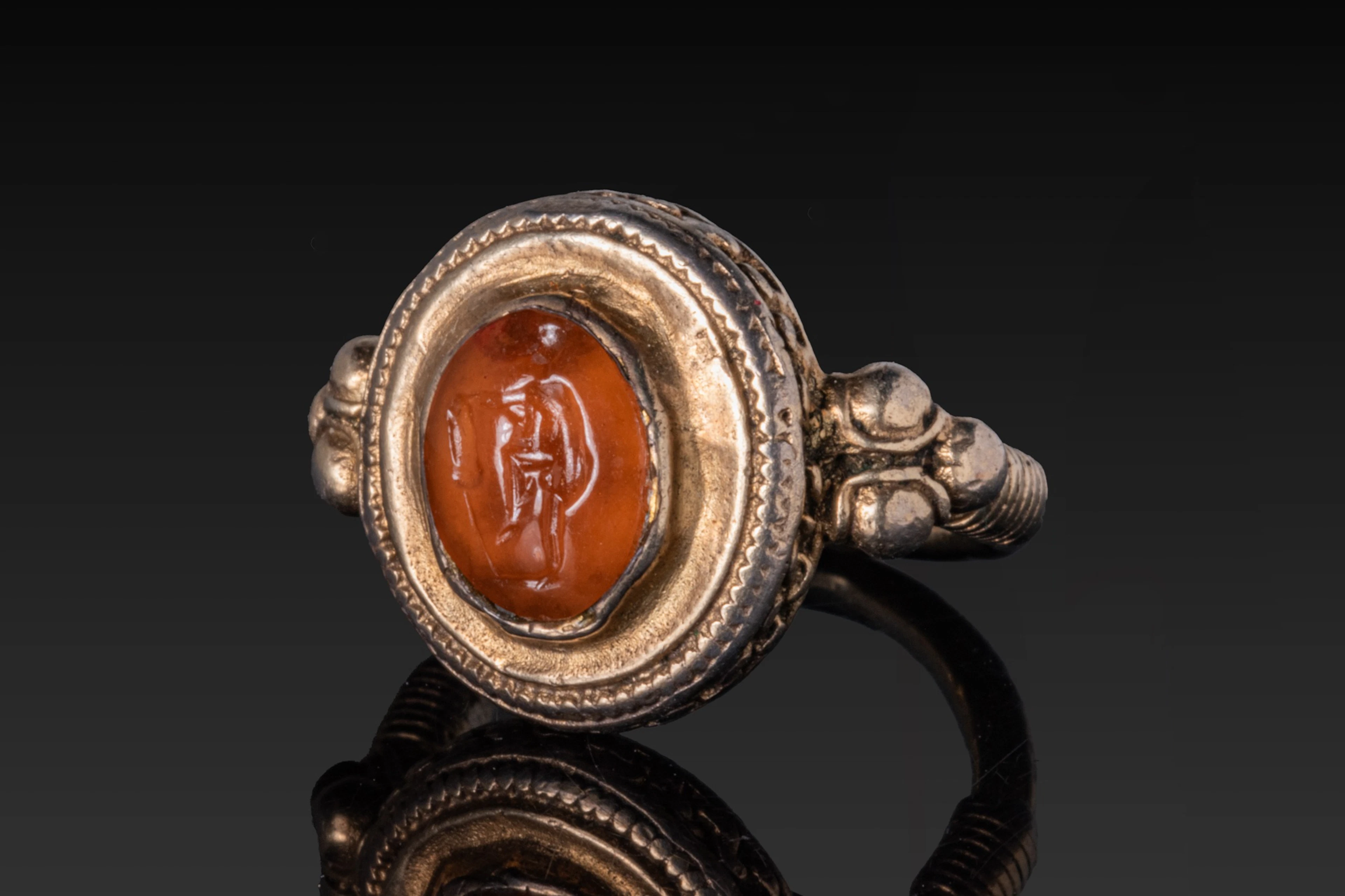 ROMAN CARNELIAN INTAGLIO DEPICTING MERCURY IN GOLD RING