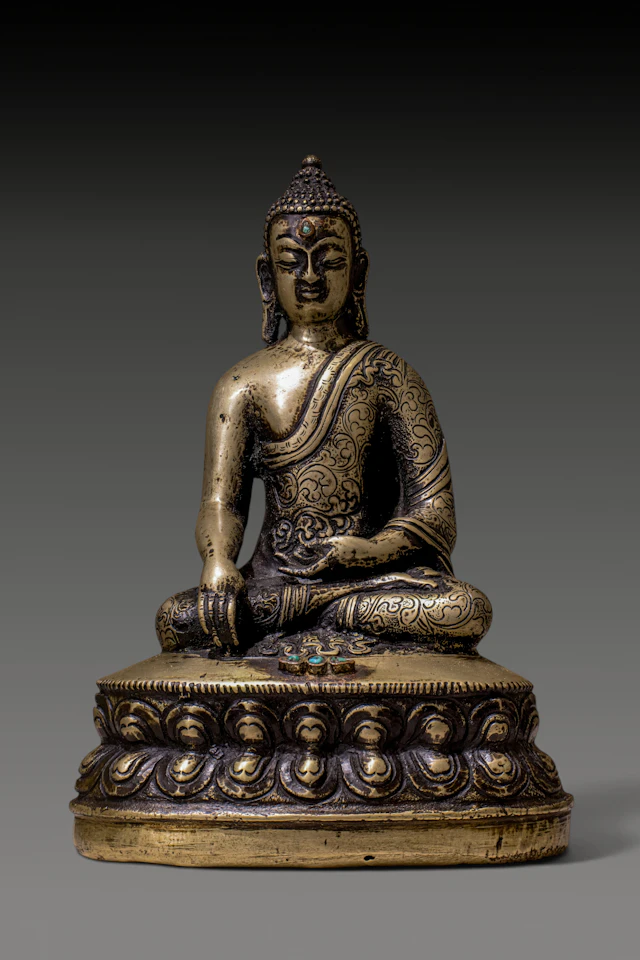 TIBETAN BRONZE FIGURE OF SHAKYAMUNI