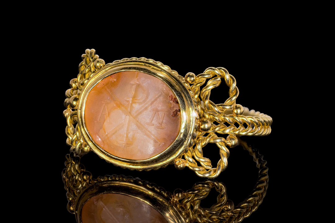 EARLY BYZANTINE PINK CHALCEDONY INTAGLIO WITH CHI-RHO MONOGRAM IN GOLD RING