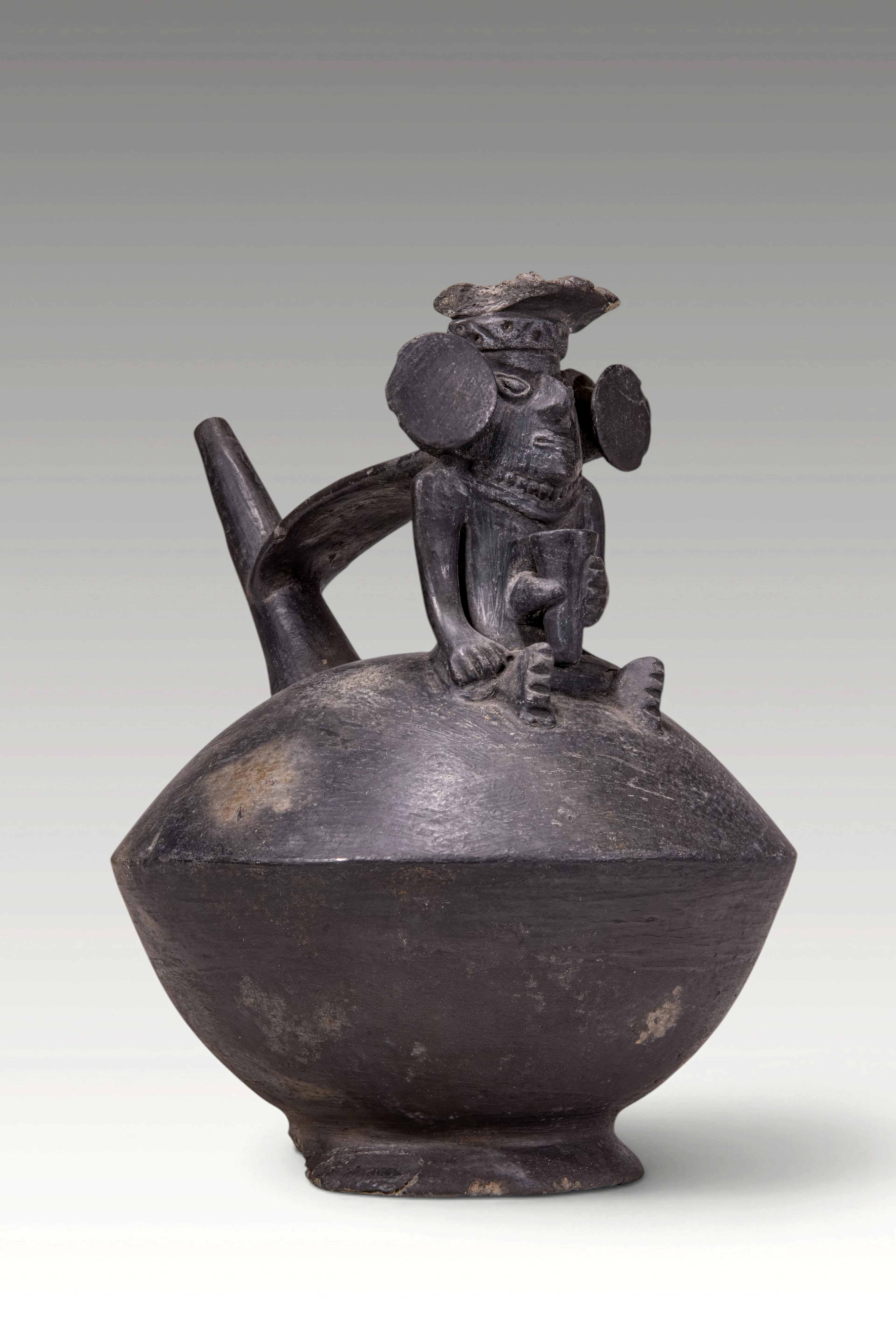 CHIMU BLACKWARE FIGURE VESSEL