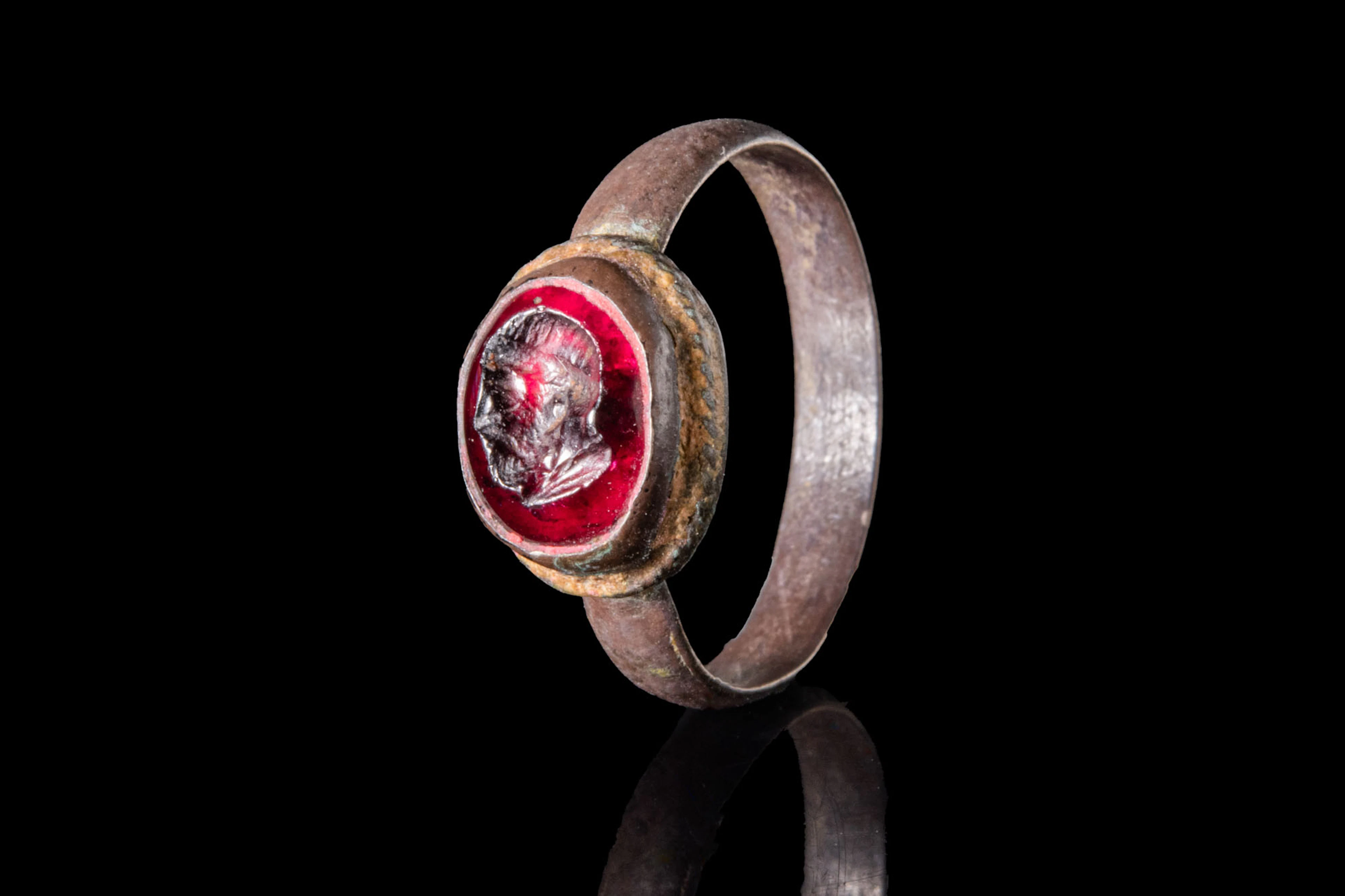 ROMAN RED GARNET INTAGLIO DEPICTING BARBARIAN IN SILVER RING