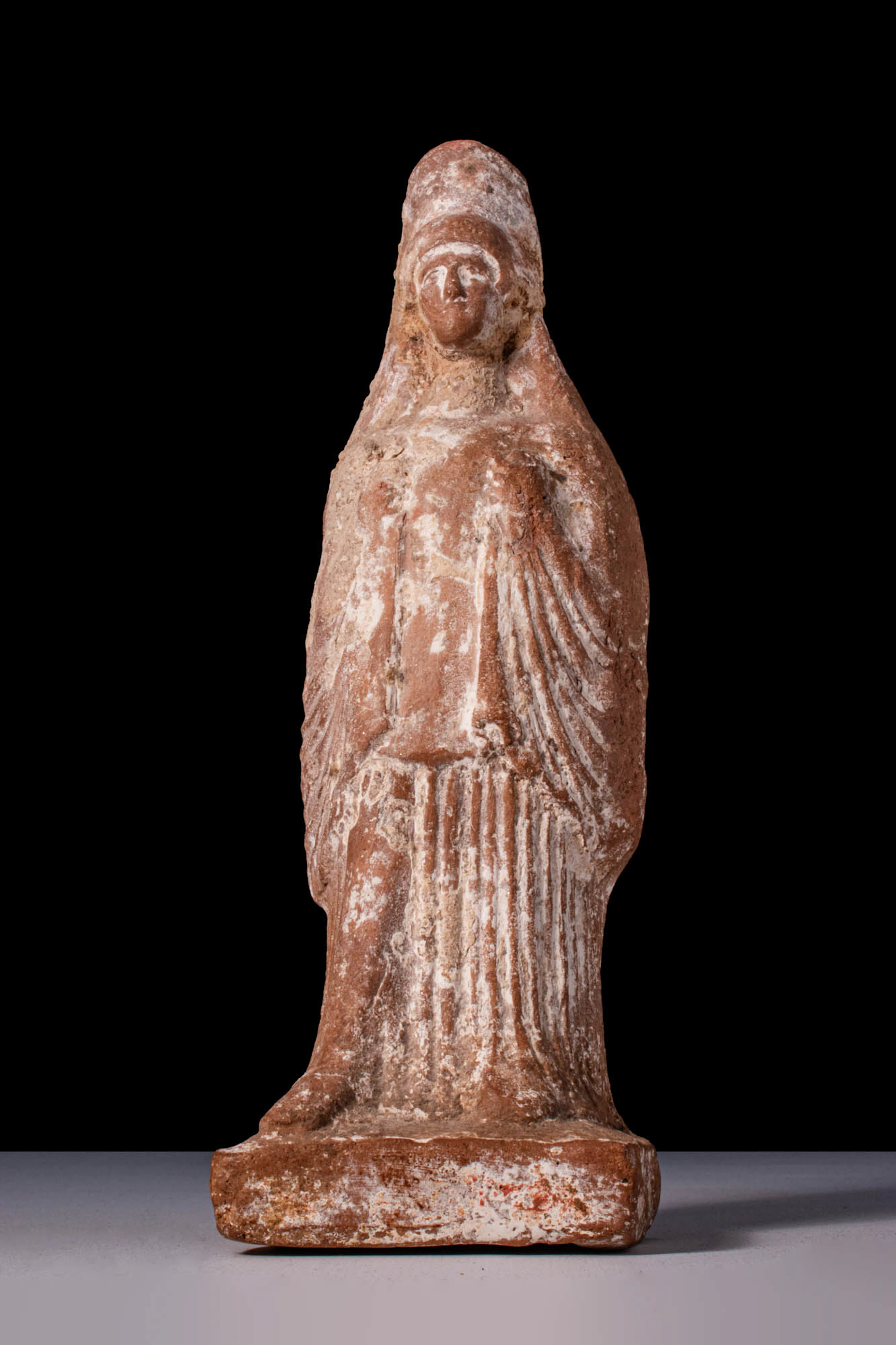 ROMAN TERRACOTTA STATUETTE OF ISIS