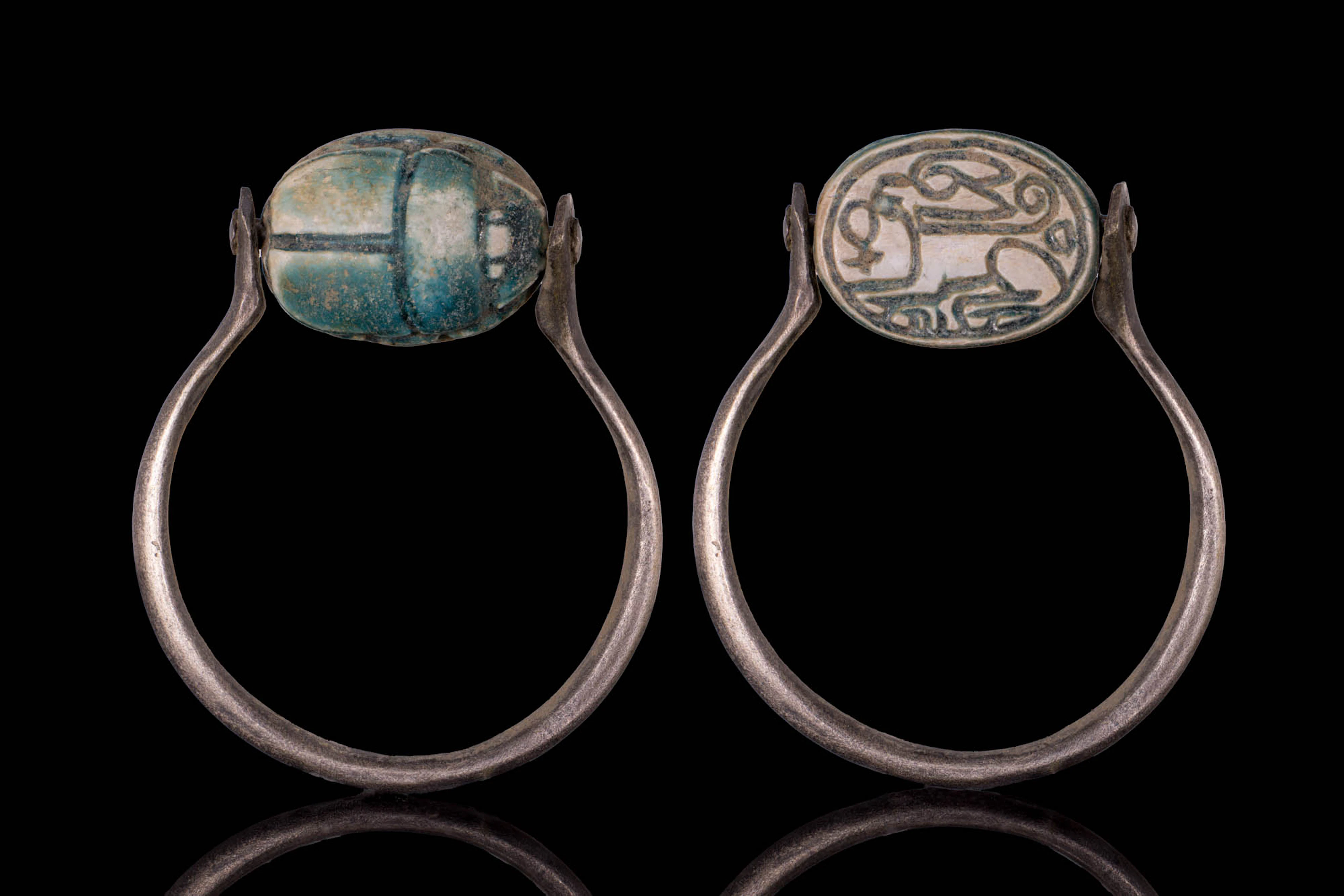 EGYPTIAN GLAZED STEATITE SCARAB ENGRAVED WITH A HARE AND ANKH IN SILVER RING
