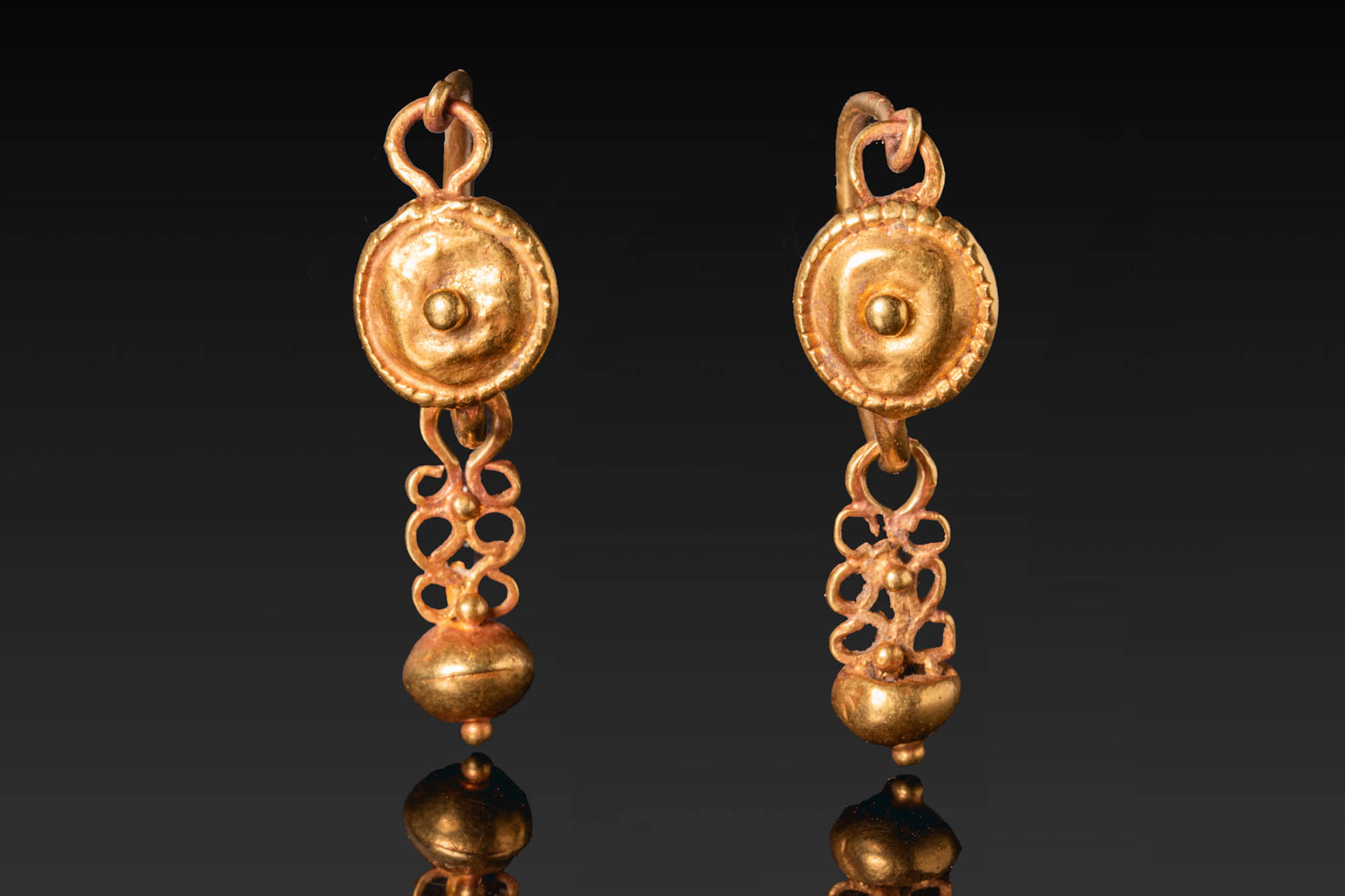 MATCHED PAIR OF ROMAN GOLD EARRINGS WITH OPENWORK DROPS