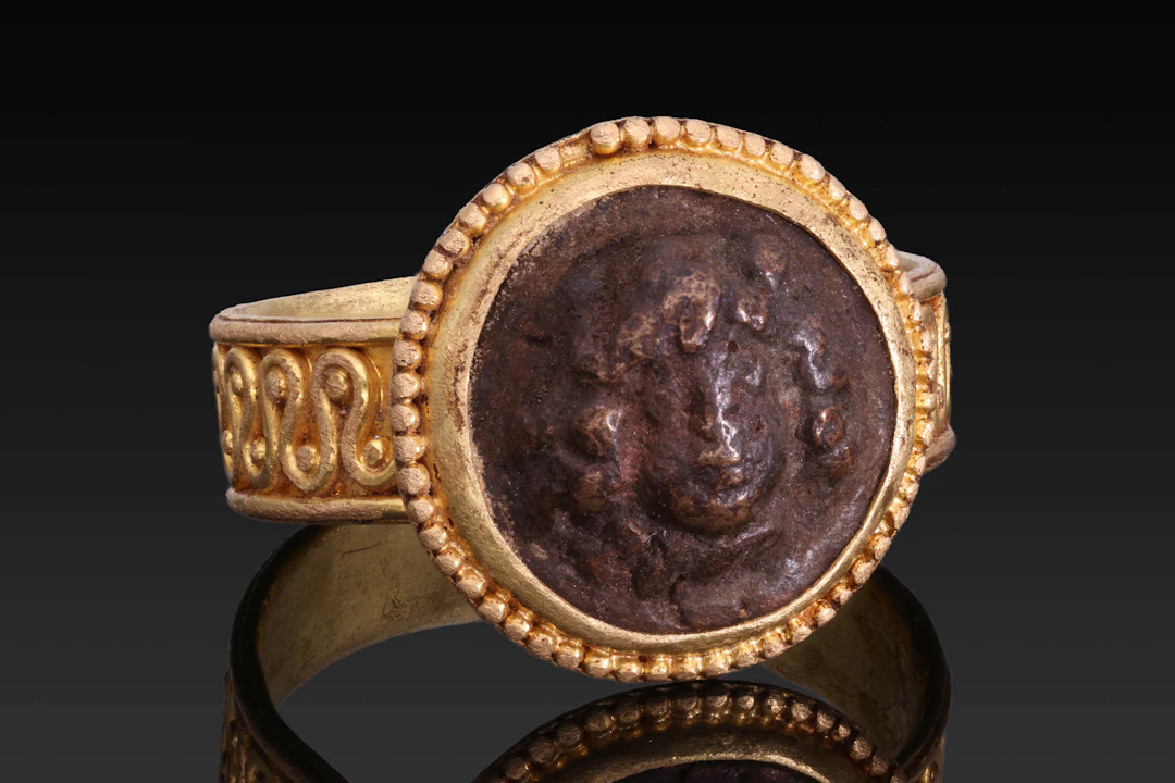ROMAN STONE CAMEO OF YOUNG DIONYSUS IN GOLD RING
