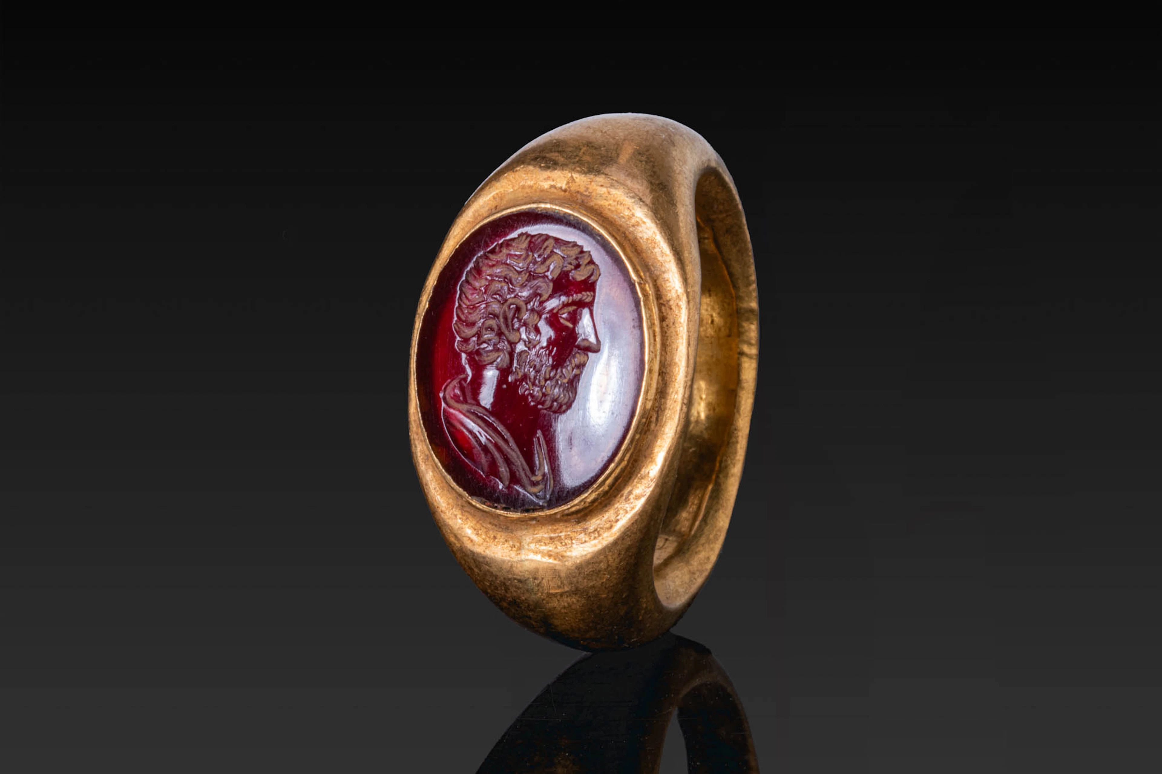 ROMAN HIGH KARAT GOLD RING WITH CARNELIAN INTAGLIO OF MARCUS AURELIUS