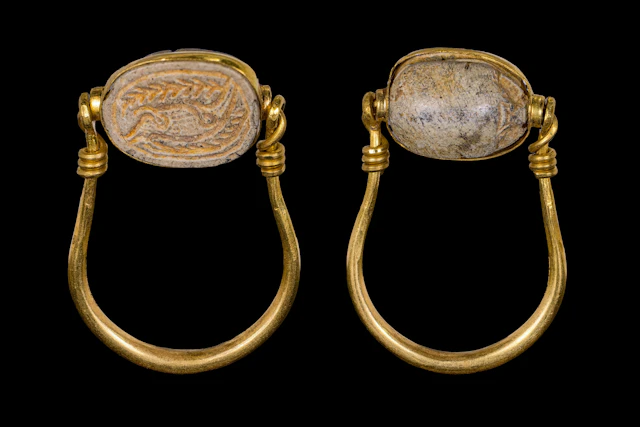 EGYPTIAN STONE SCARAB WITH PALM BRANCHES IN SWIVEL GOLD RING