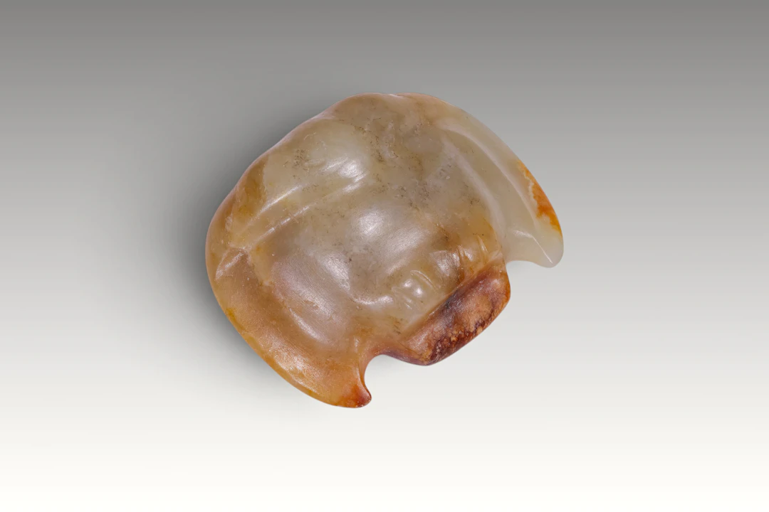CHINESE ARCHAISTIC JADE OWL PENDANT