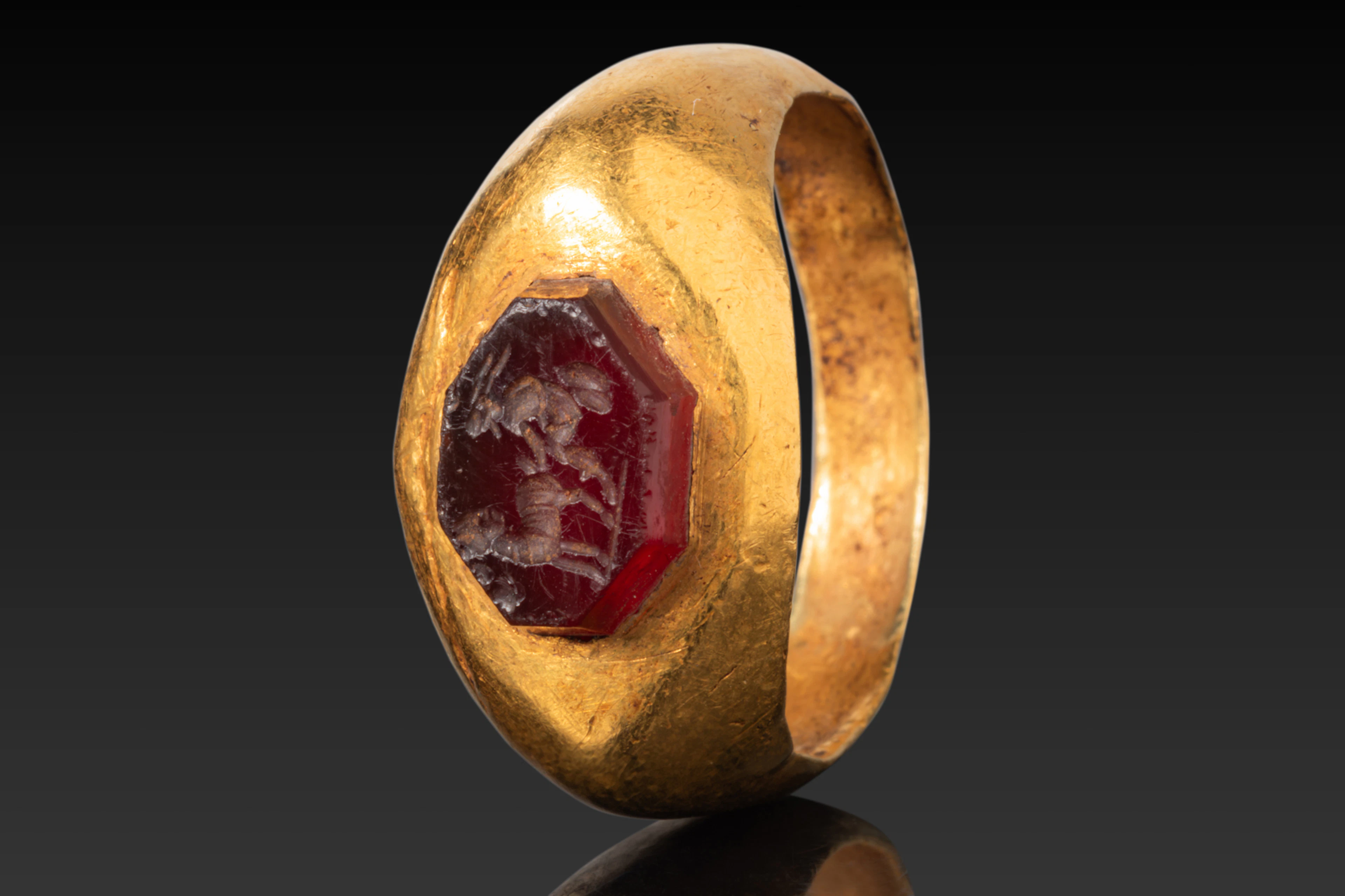 LARGE ROMAN HIGH KARAT GOLD RING WITH CARNELIAN INTAGLIO OF A SHEPHERD