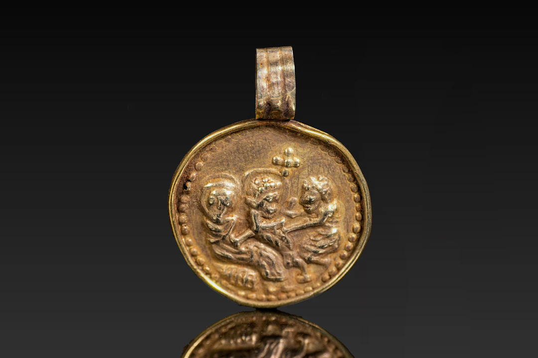 RENAISSANCE GOLD PENDANT WITH RELIGIOUS SCENE