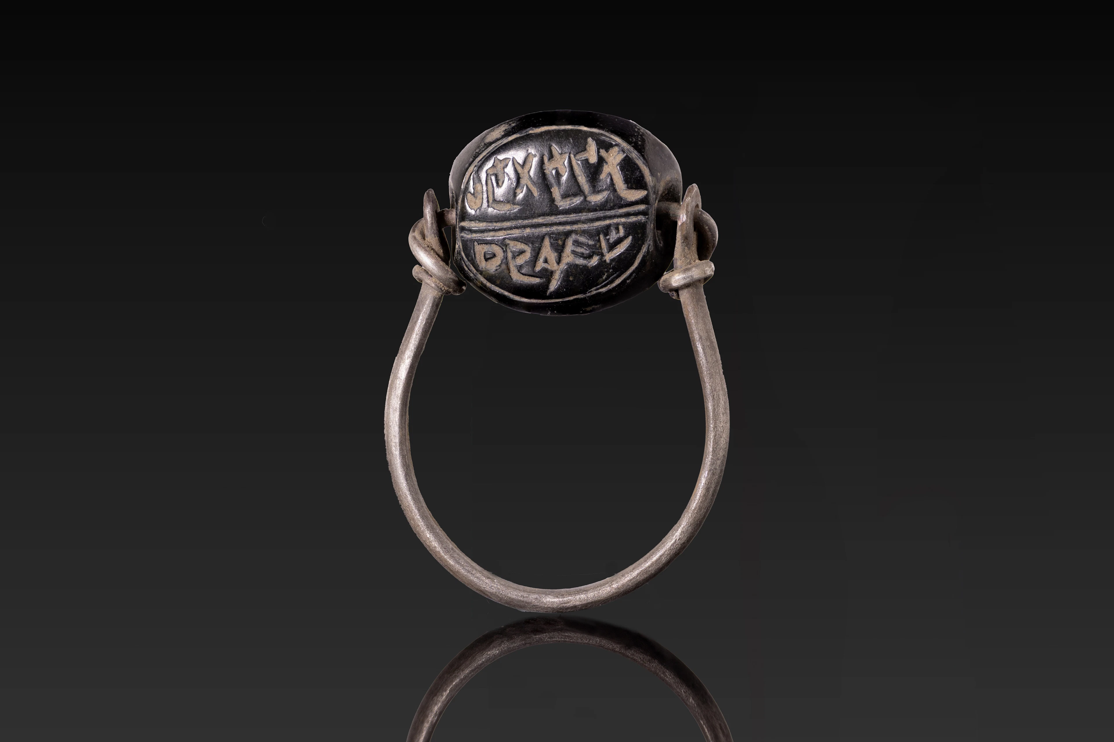 RARE GREEK PERIOD BLACK STONE SCARAB WITH ARAMAIC INSCRIPTION IN SILVER RING