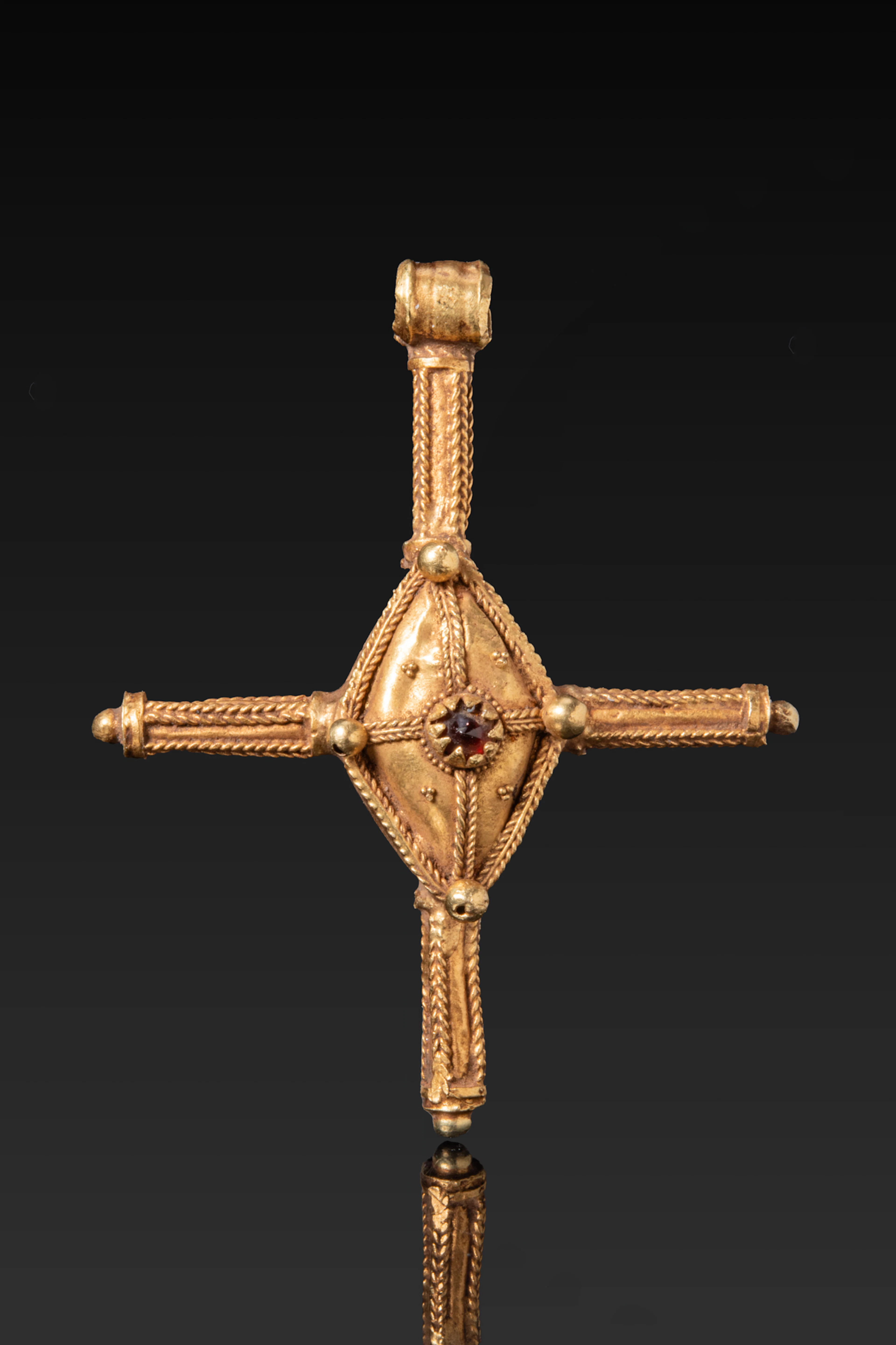 BYZANTINE HIGH KARAT GOLD CROSS PENDANT WITH CENTRAL RED GARNET CABOCHON