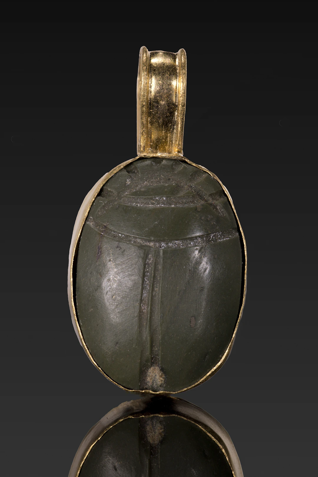 EGYPTIAN GREEN STONE SCARAB IN GOLD PENDANT