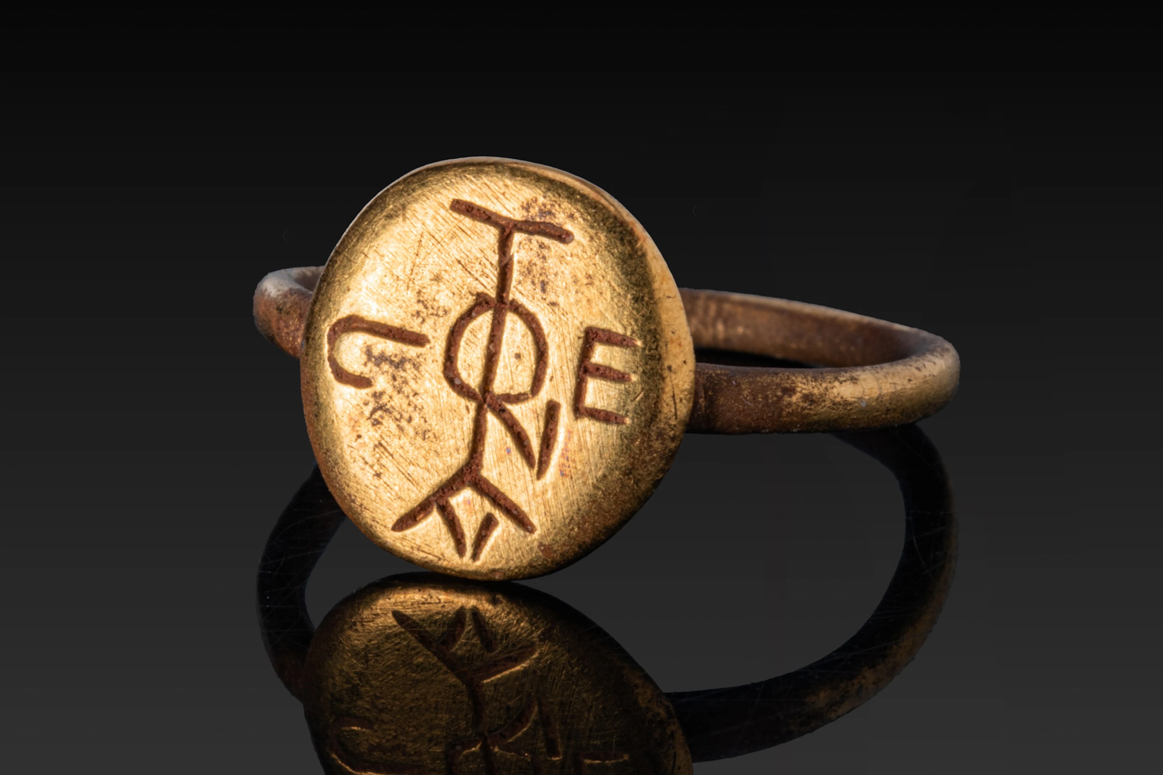 BYZANTINE HIGH KARAT GOLD RING WITH MONOGRAM