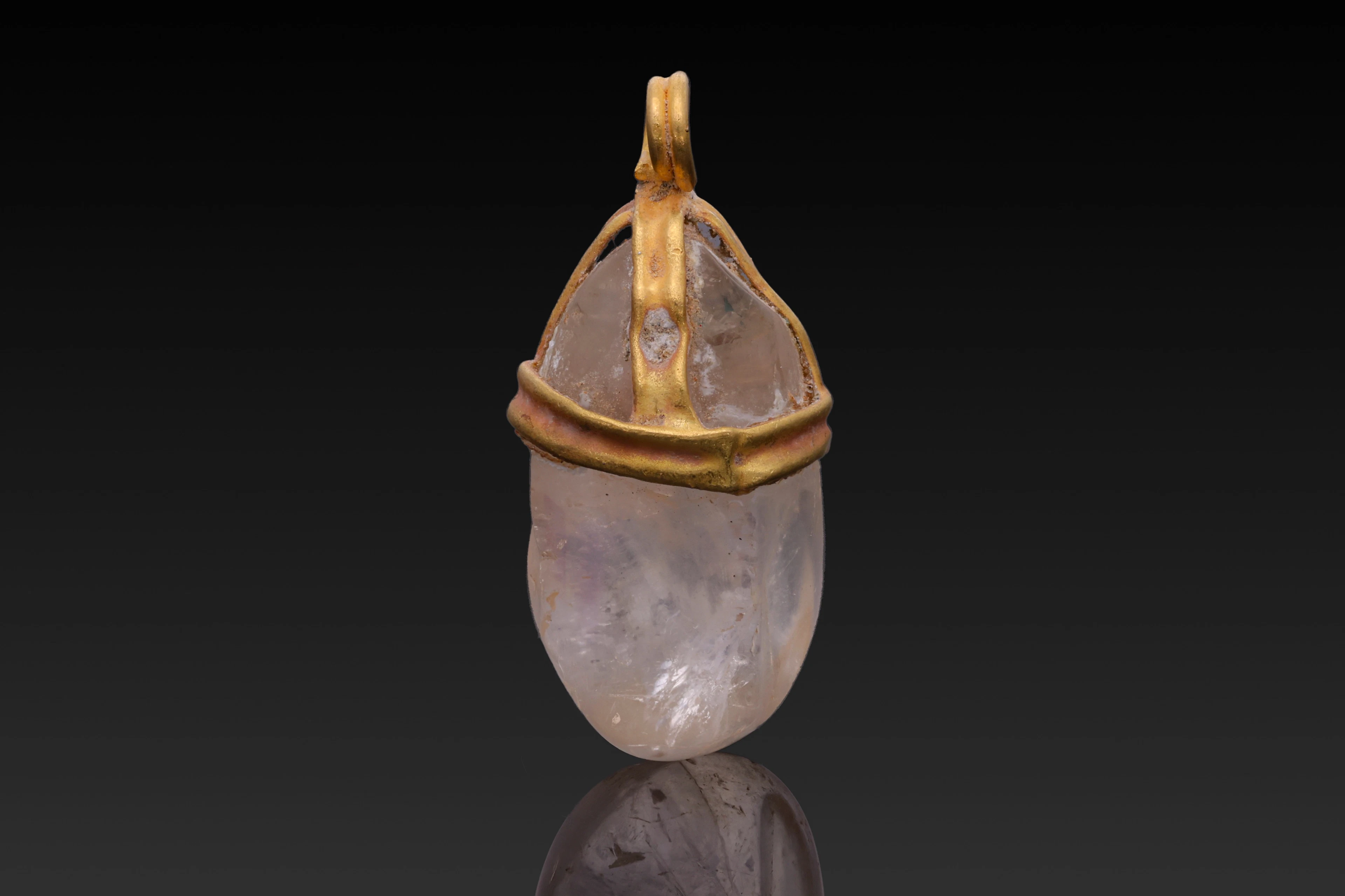 ROMAN OPENWORK GOLD PENDANT WITH ROCK CRYSTAL GEM