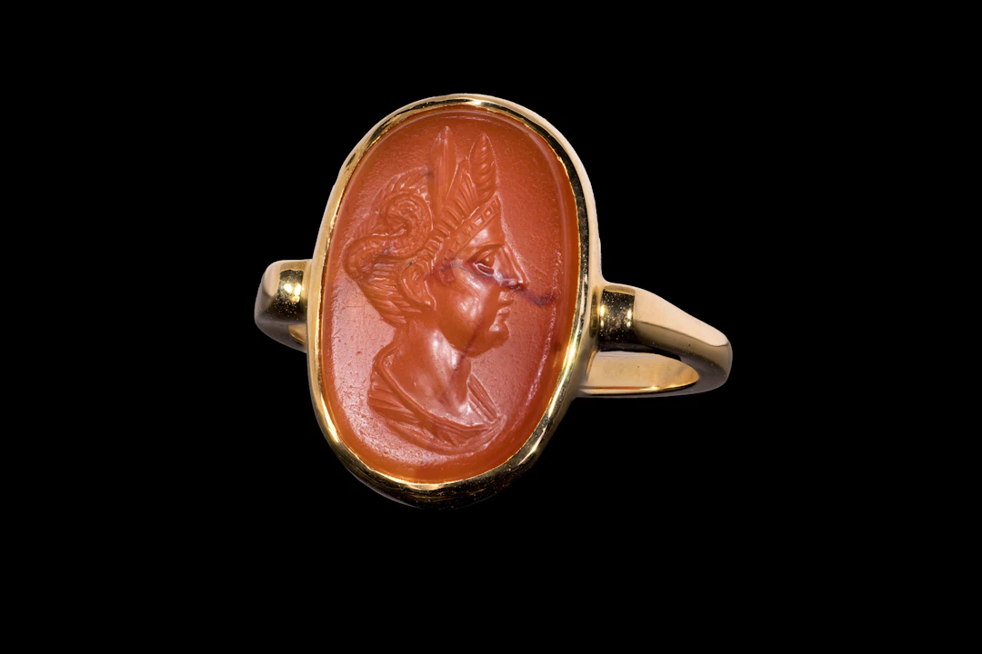 ROMAN CARNELIAN INTAGLIO OF SALONIA MATIDIA IN GOLD RING
