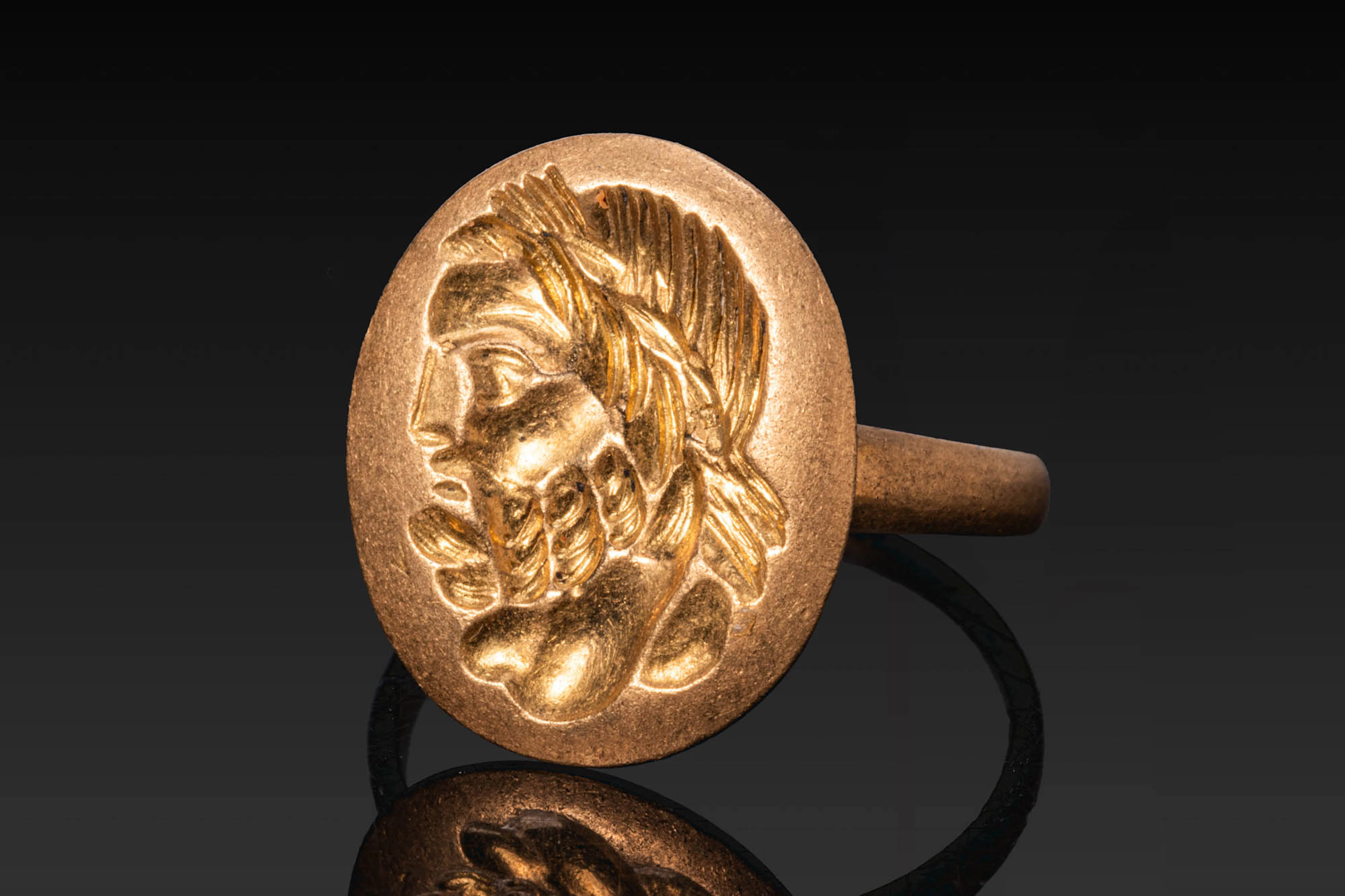RARE ROMAN GOLD RING WITH PROFILE OF JUPITER
