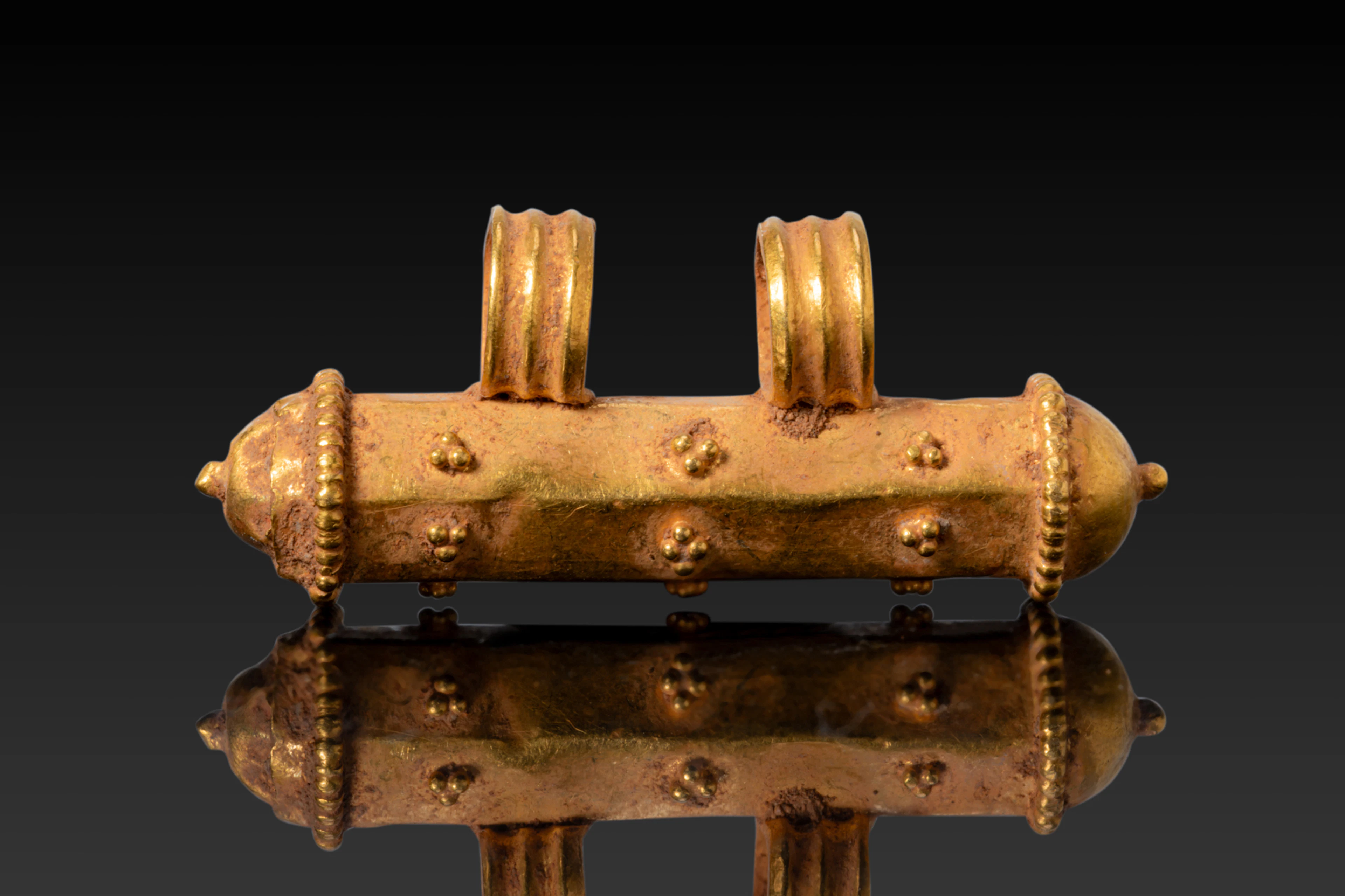 ROMAN GOLD HIGH KARAT SCROLL PENDANT WITH CLUSTERS OF PELLETS