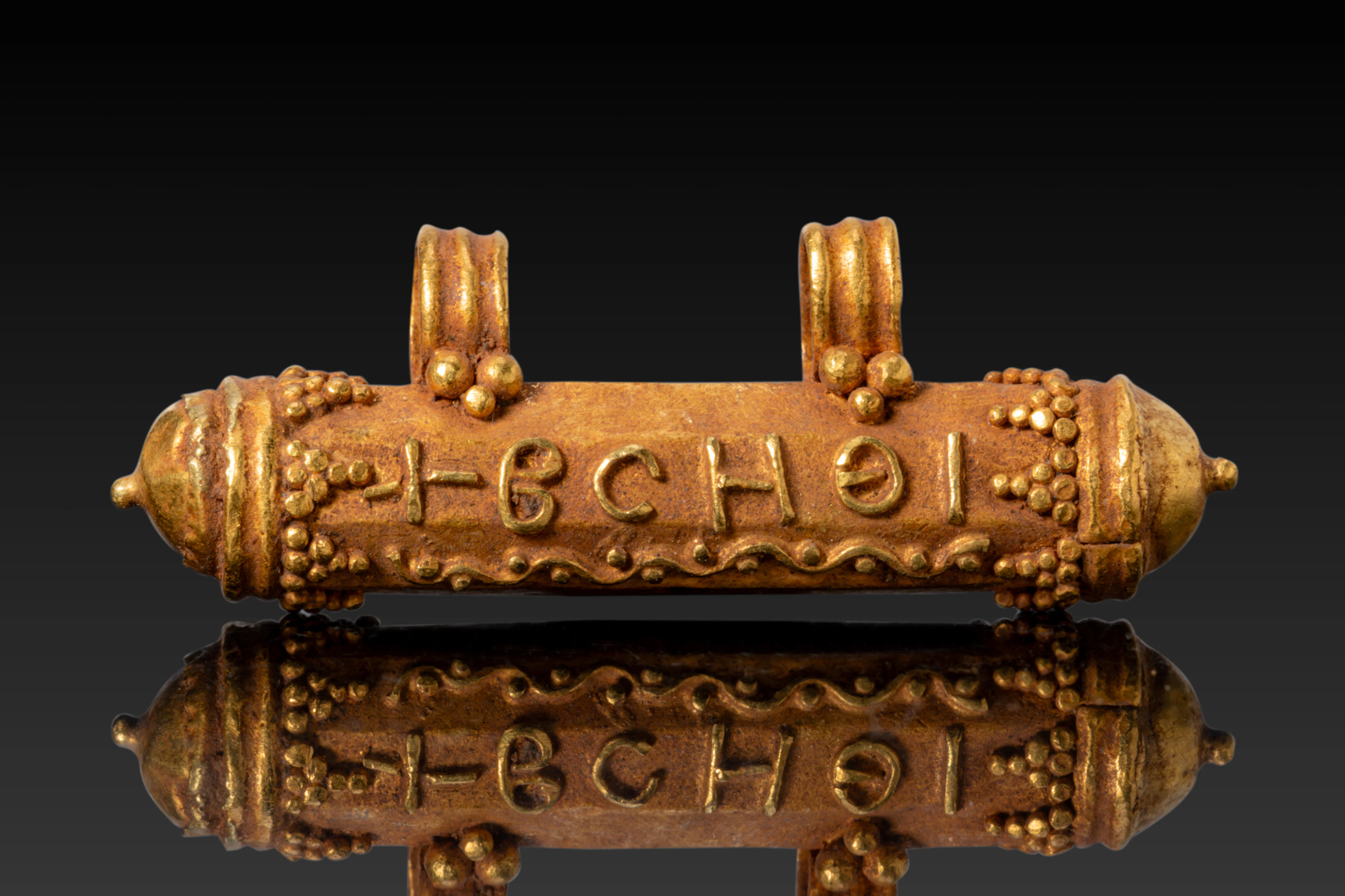 ROMAN HIGH KARAT GOLD HIGH KARAT SCROLL PENDANT WITH GREEK INSCRIPTION