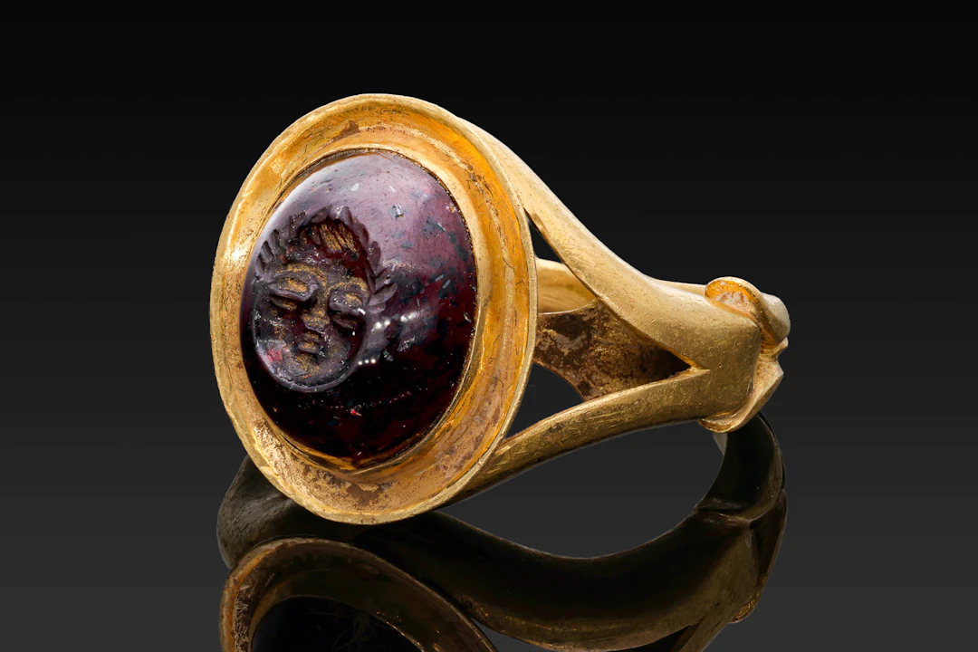 ROMAN GARNET INTAGLIO OF CUPID IN OPENWORK GOLD RING