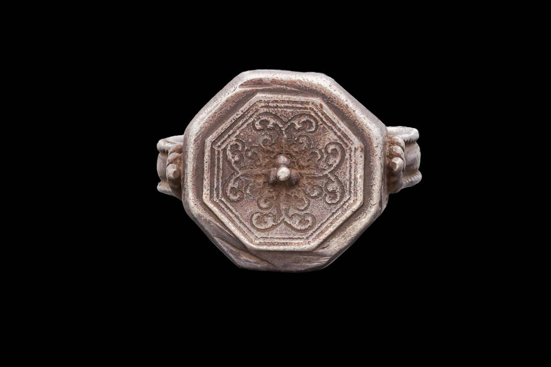 MEDIEVAL SILVER RING WITH CROSS MOTIF