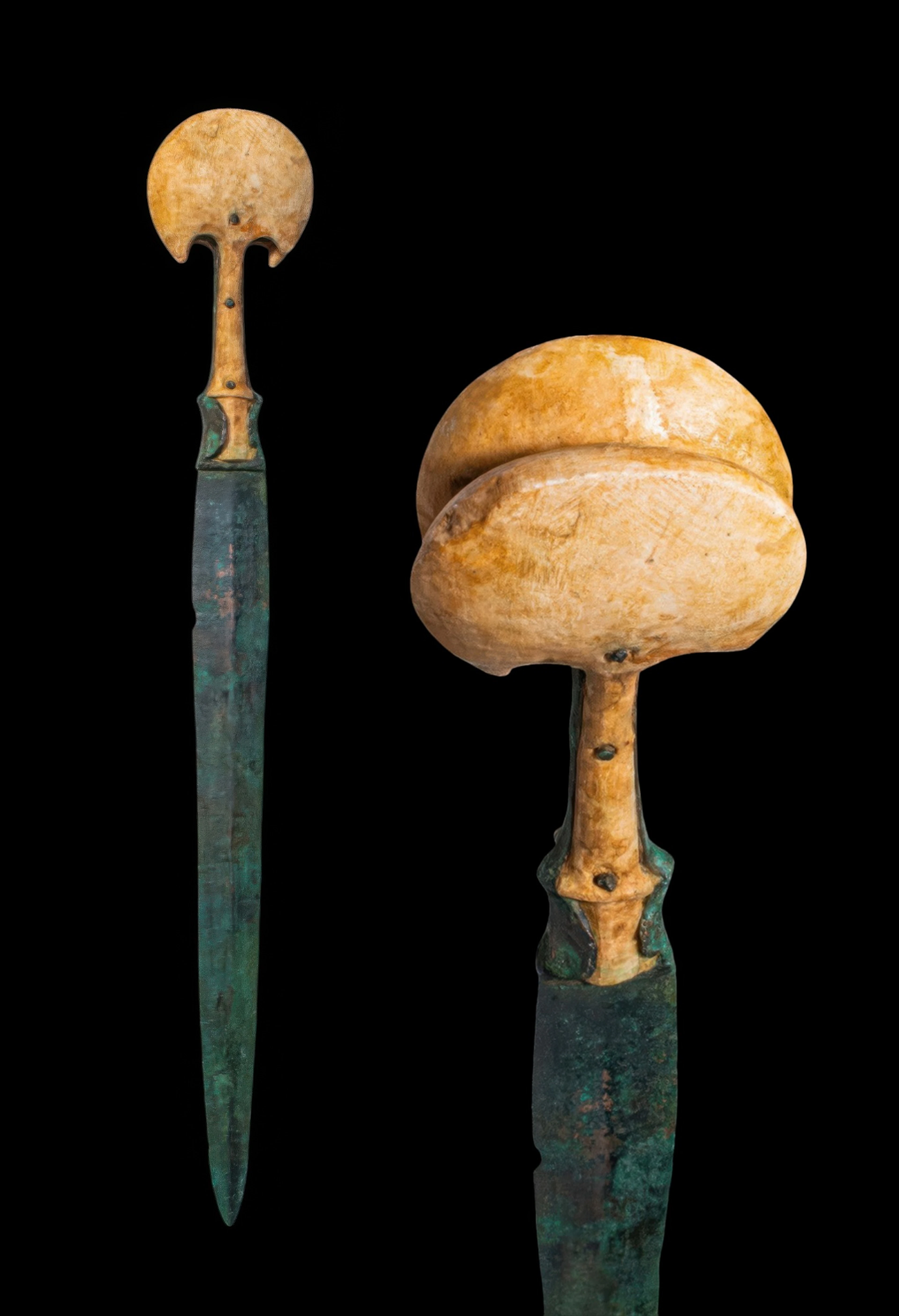 BRONZE AGE / EARLY GREEK PERIOD BRONZE DAGGER WITH STONE EAR POMMEL