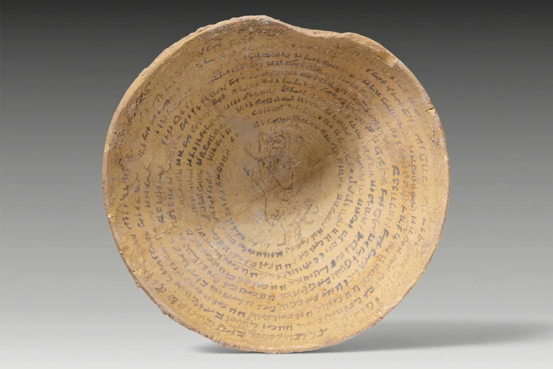 ARAMAIC TERRACOTTA DEVIL TRAP BOWL WITH CENTRAL FIGURE