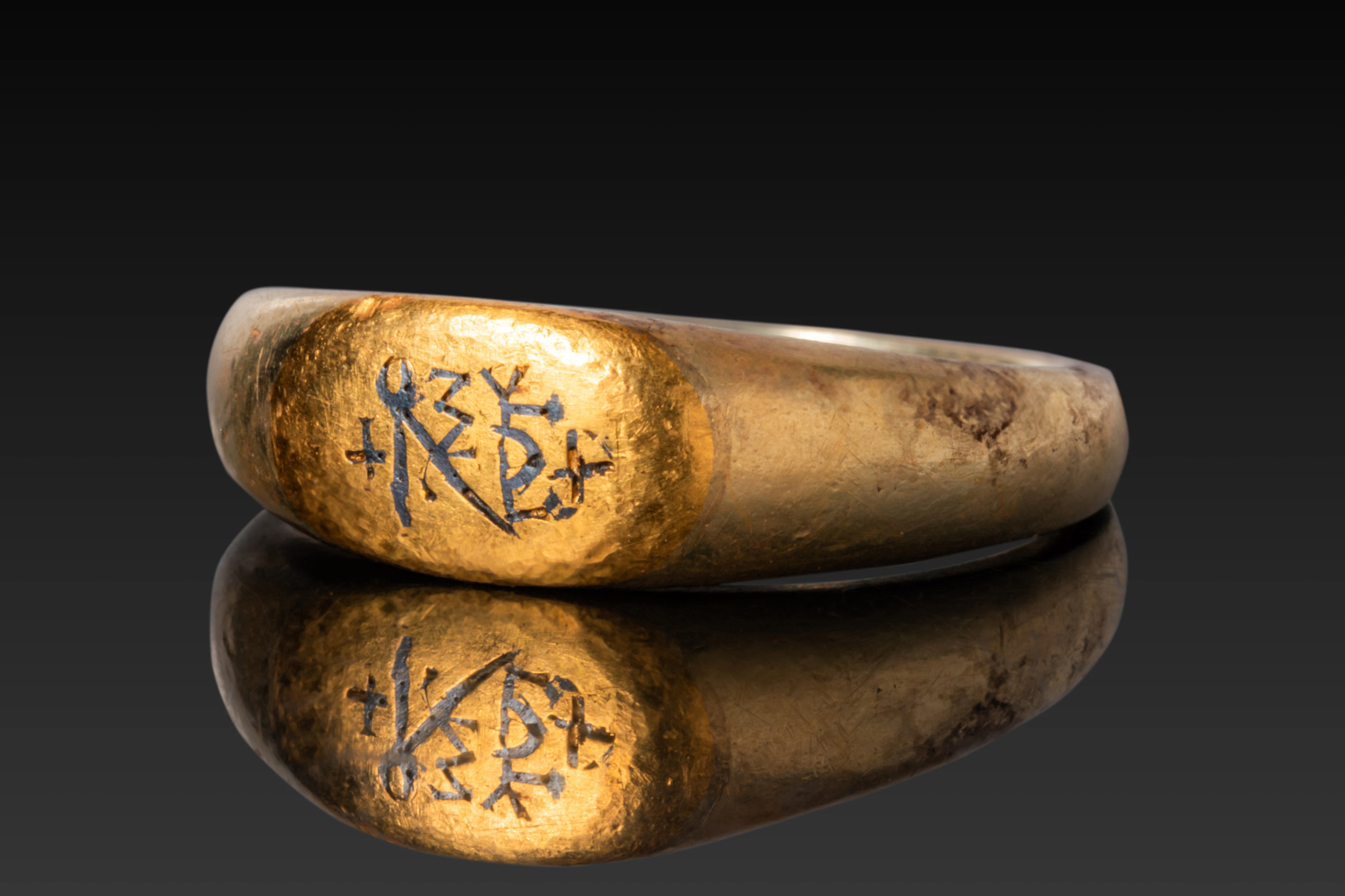 BYZANTINE HIGH KARAT GOLD AND NIELLO RING WITH MONOGRAM AND CROSSES