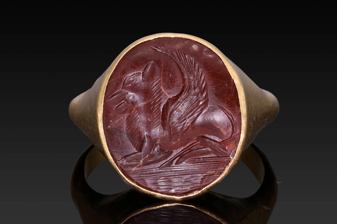 SASANIAN GOLD RING WITH RED JASPER INTAGLIO OF MYTHOLOGICAL WINGED CREATURE