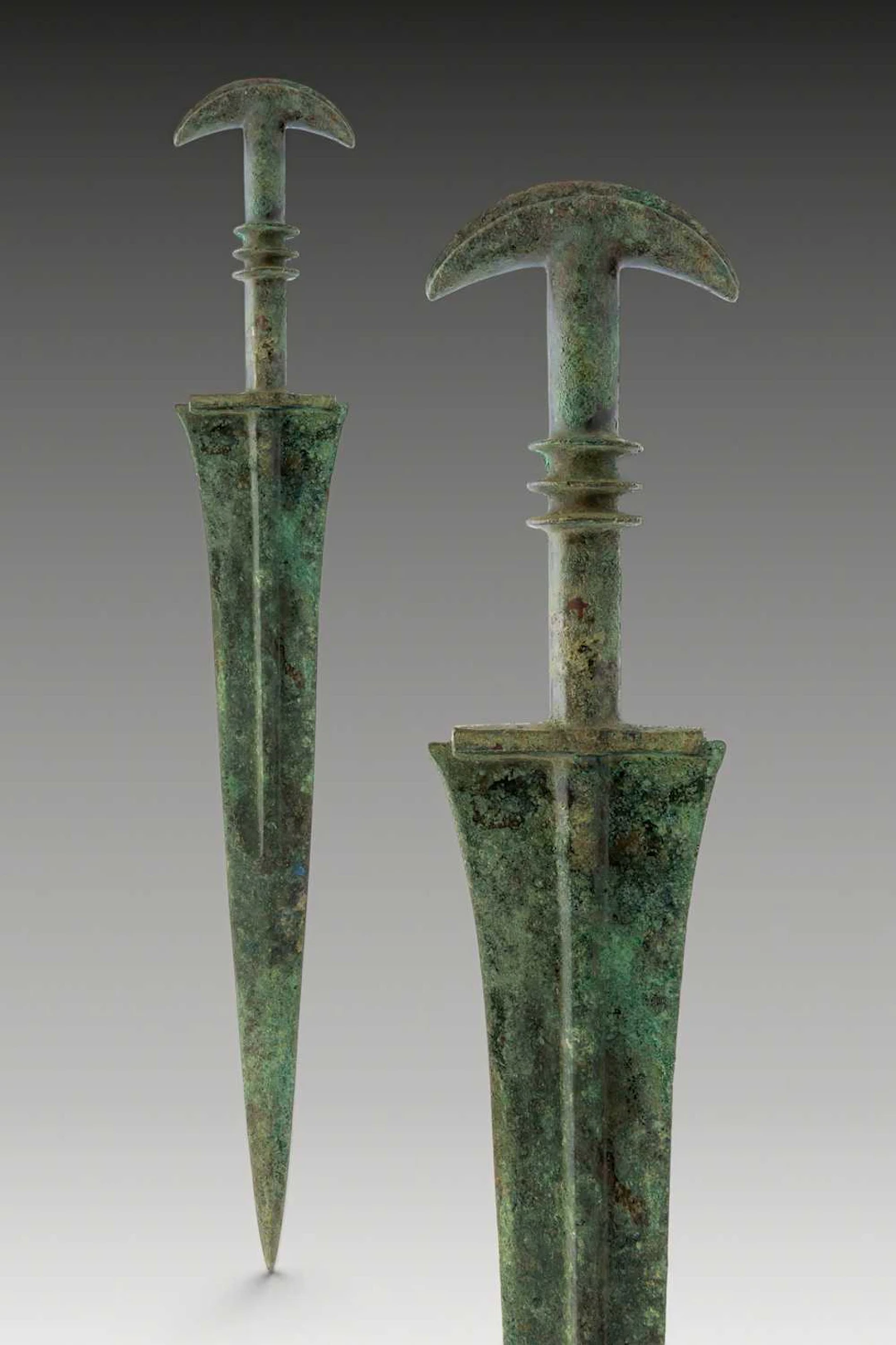 BRONZE AGE / EARLY GREEK PERIOD DAGGER WITH LUNATE POMMEL