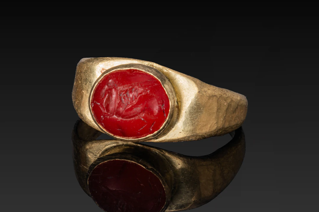 ROMAN CARNELIAN INTAGLIO OF PEGASUS IN HIGH KARAT GOLD RING