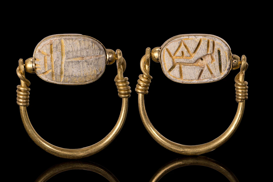EGYPTIAN STEATITE SCARAB WITH BULL IN GOLD RING
