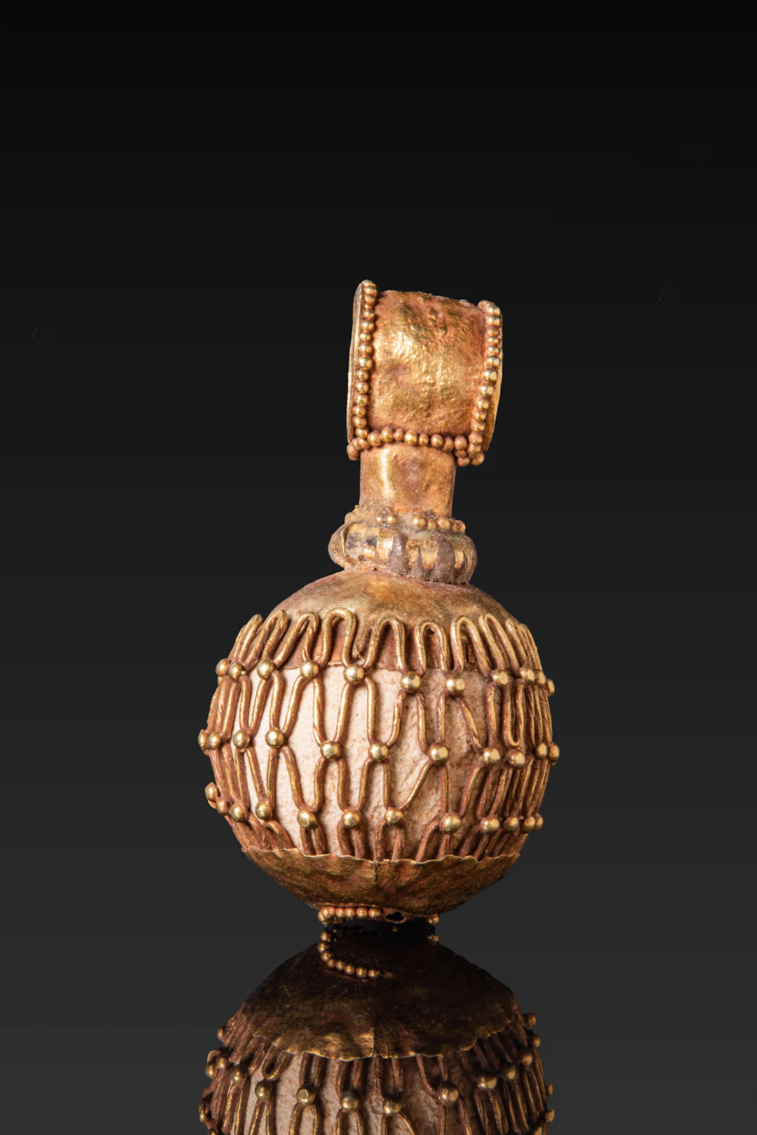 HELLENISTIC GOLD SPHERE PENDANT WITH GRANULATION