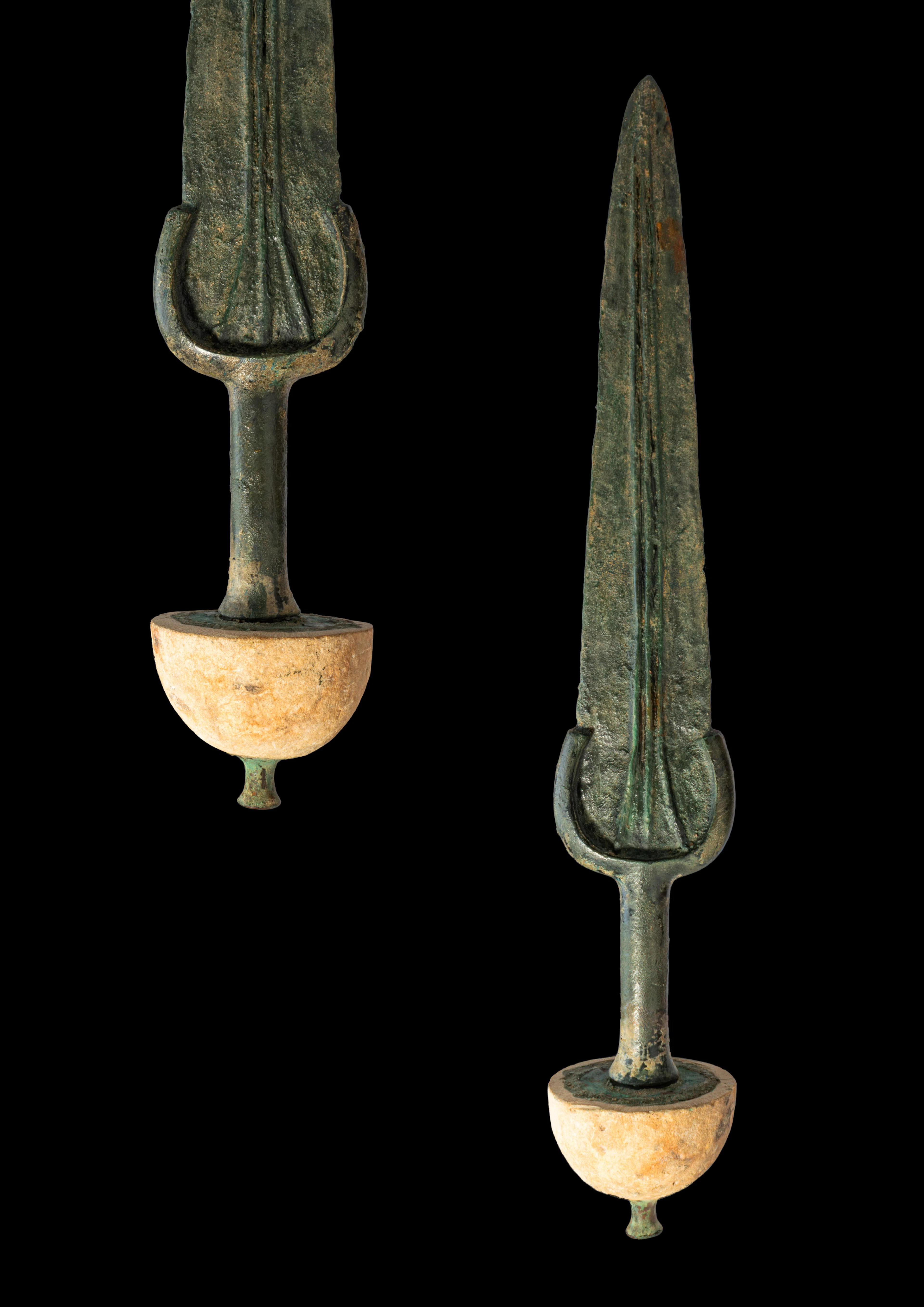 BRONZE AGE / EARLY GREEK PERIOD BRONZE SWORD WITH STONE POMMEL