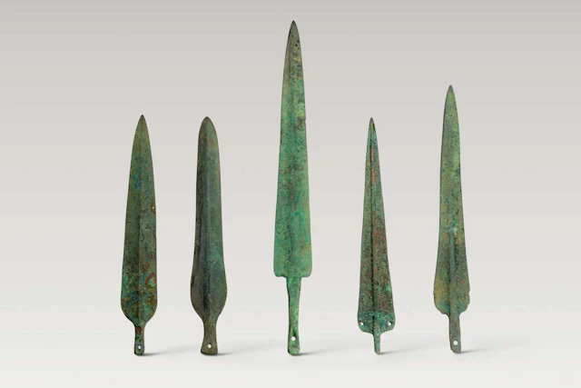 COLLECTION OF FIVE BRONZE AGE BLADES